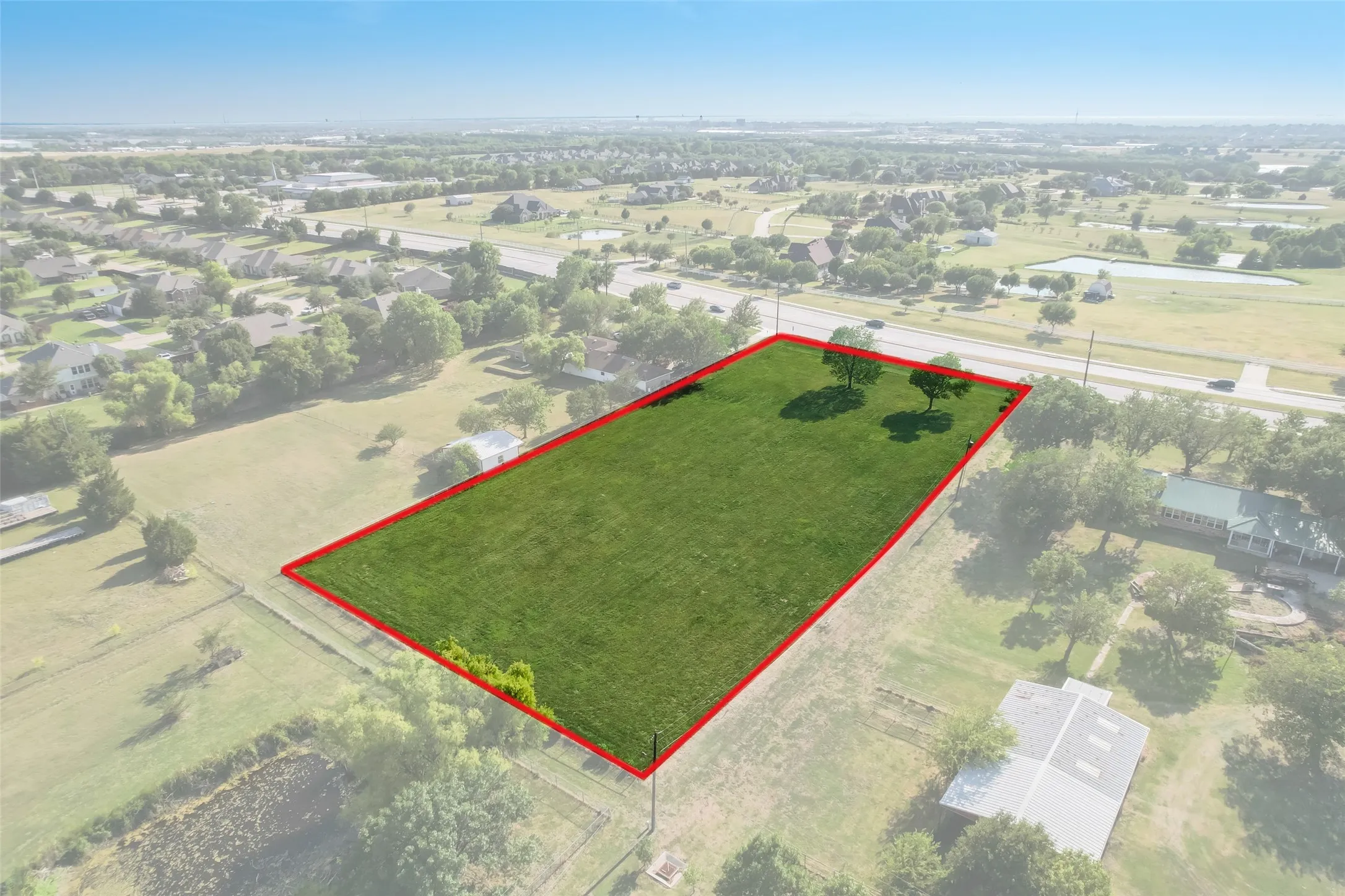 Aerial image from 2023; boundary lines are approximate