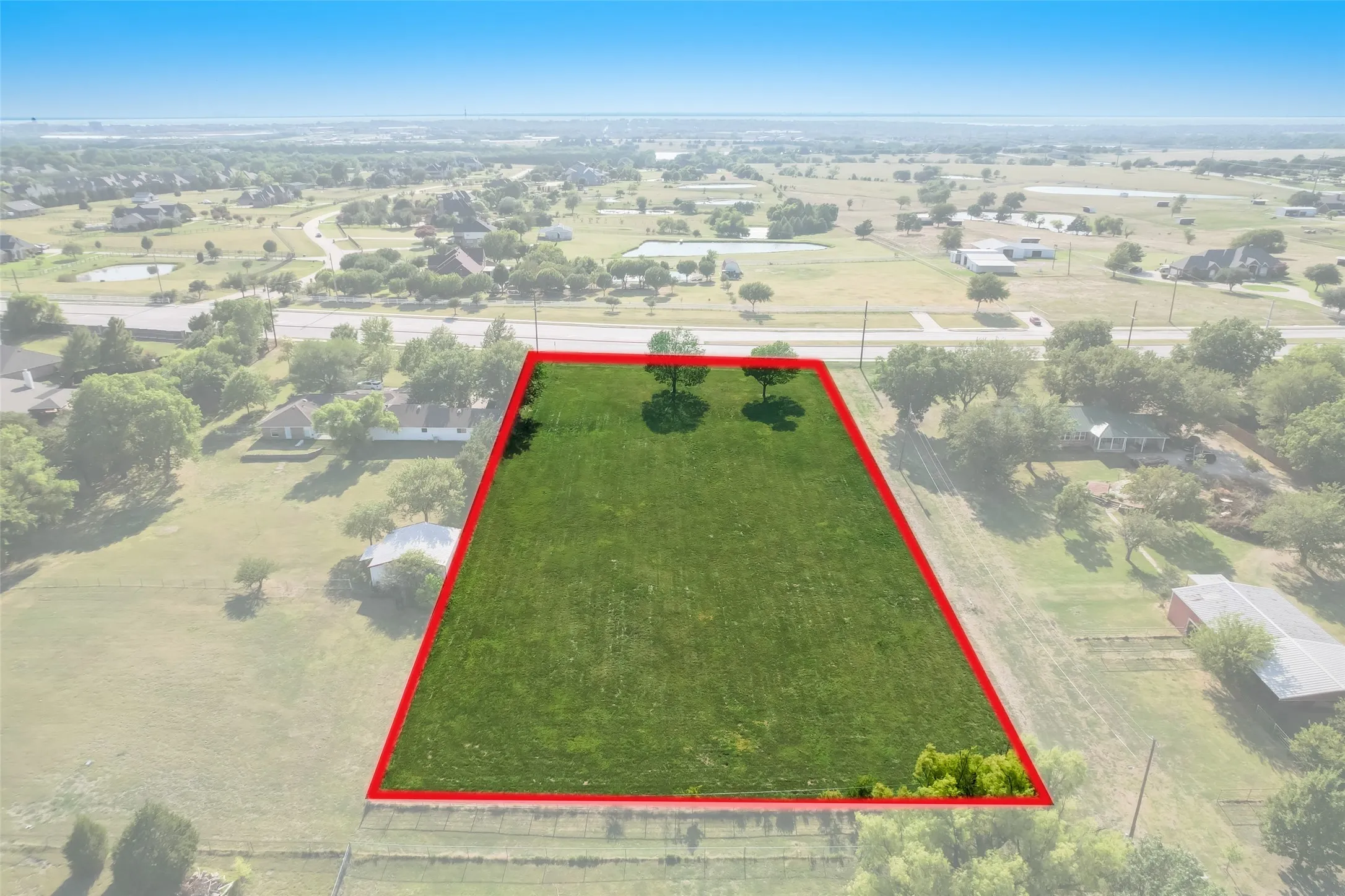 Aerial image from 2023; boundary lines are approximate