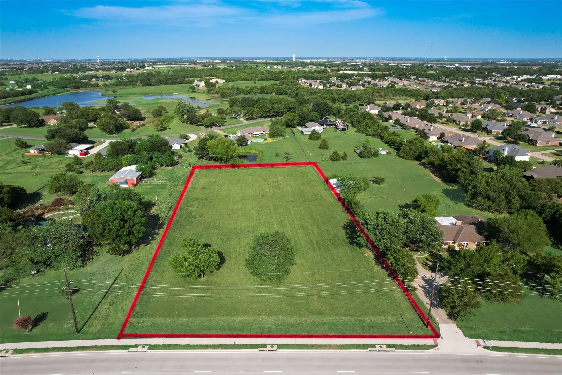 Aerial image from 2023; boundary lines are approximate