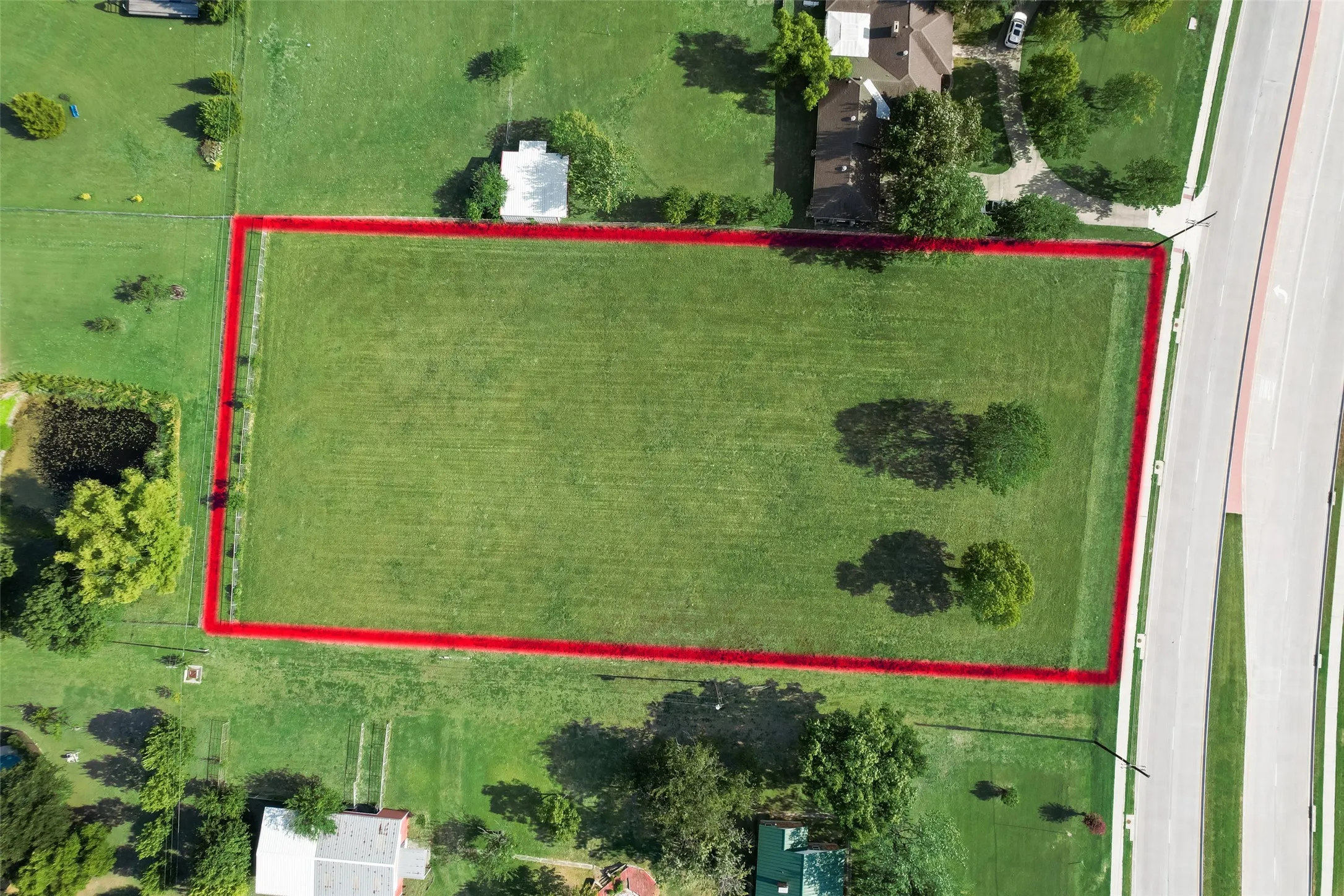 Aerial image from 2023; boundary lines are approximate