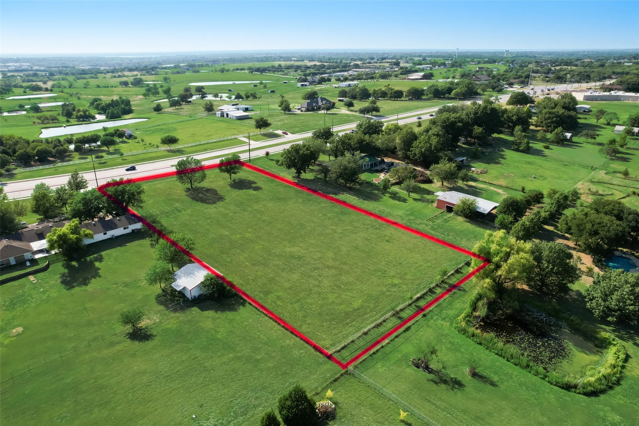 Aerial image from 2023; boundary lines are approximate