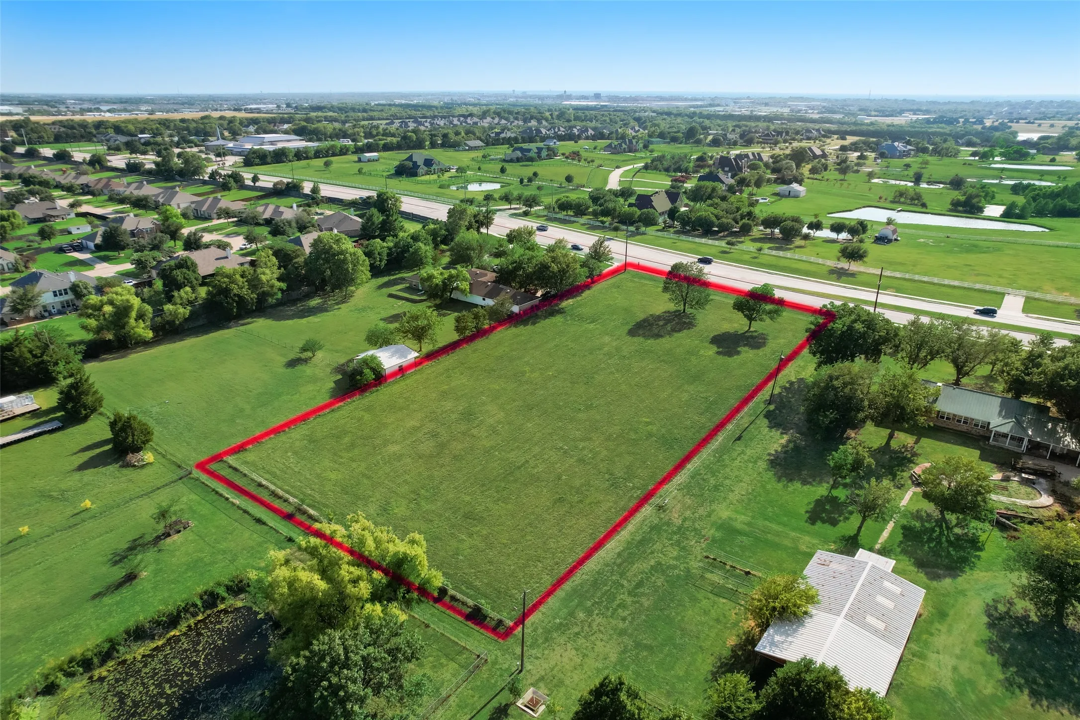 Aerial image from 2023; boundary lines are approximate