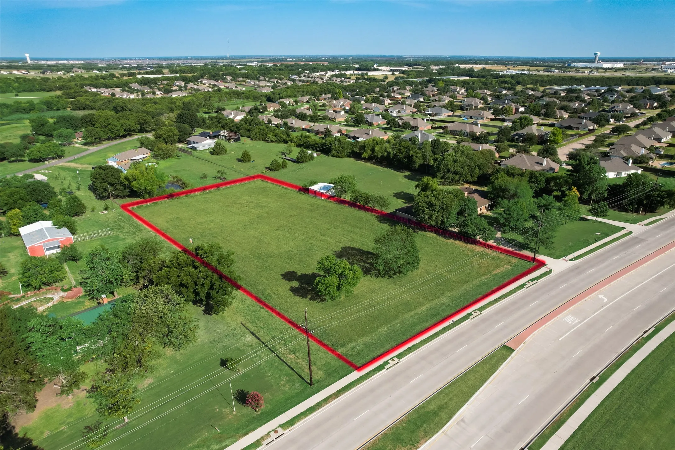 Aerial image from 2023; boundary lines are approximate