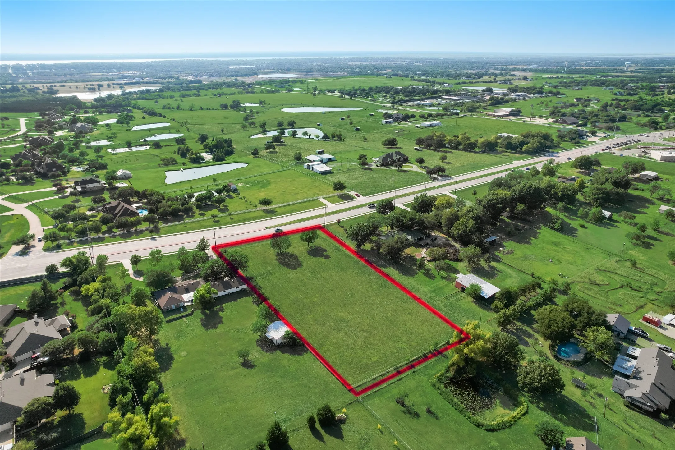 Aerial image from 2023; boundary lines are approximate