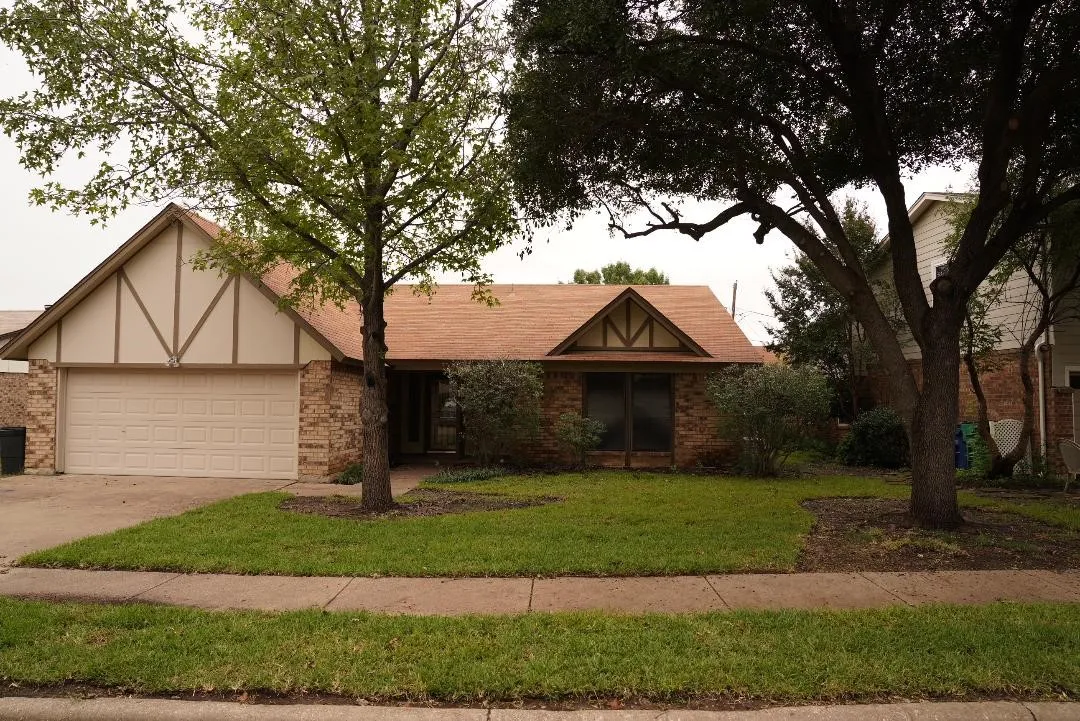 Single Family Residence For Rent in Tarrant County , 7624 Cedarhill Road, Watauga, Texas 76148, 3 Bedroom, 2 Bathroom, 2 Garage spaces, 1,240 Sqft, built in 1983, mls#21365217, Real Estate Agent in Watauga, Homes For Rent in Tarrant county, Homes For Rent in Watauga, Realtor in Watauga Texas, Real Estate Brokerage Independent Realty Texas, Luminita Cordes Realtor