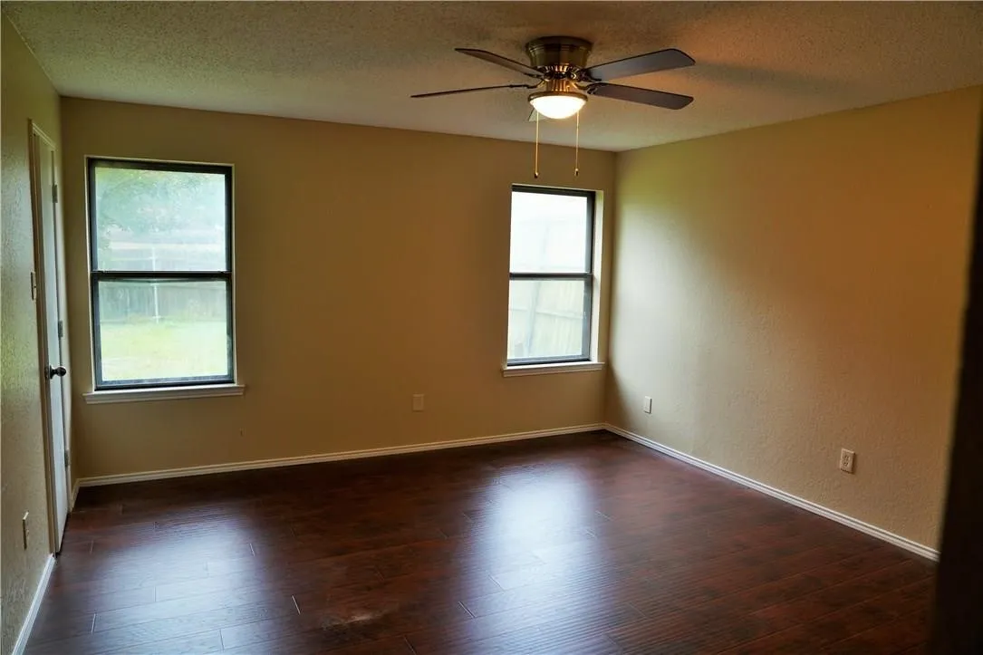 Single Family Residence For Rent in Tarrant County , 7624 Cedarhill Road, Watauga, Texas 76148, 3 Bedroom, 2 Bathroom, 2 Garage spaces, 1,240 Sqft, built in 1983, mls#21365217, Real Estate Agent in Watauga, Homes For Rent in Tarrant county, Homes For Rent in Watauga, Realtor in Watauga Texas, Real Estate Brokerage Independent Realty Texas, Luminita Cordes Realtor
