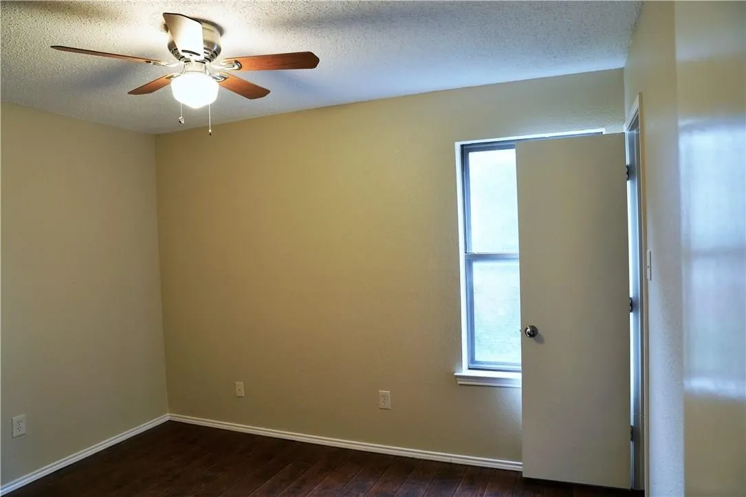 Single Family Residence For Rent in Tarrant County , 7624 Cedarhill Road, Watauga, Texas 76148, 3 Bedroom, 2 Bathroom, 2 Garage spaces, 1,240 Sqft, built in 1983, mls#21365217, Real Estate Agent in Watauga, Homes For Rent in Tarrant county, Homes For Rent in Watauga, Realtor in Watauga Texas, Real Estate Brokerage Independent Realty Texas, Luminita Cordes Realtor