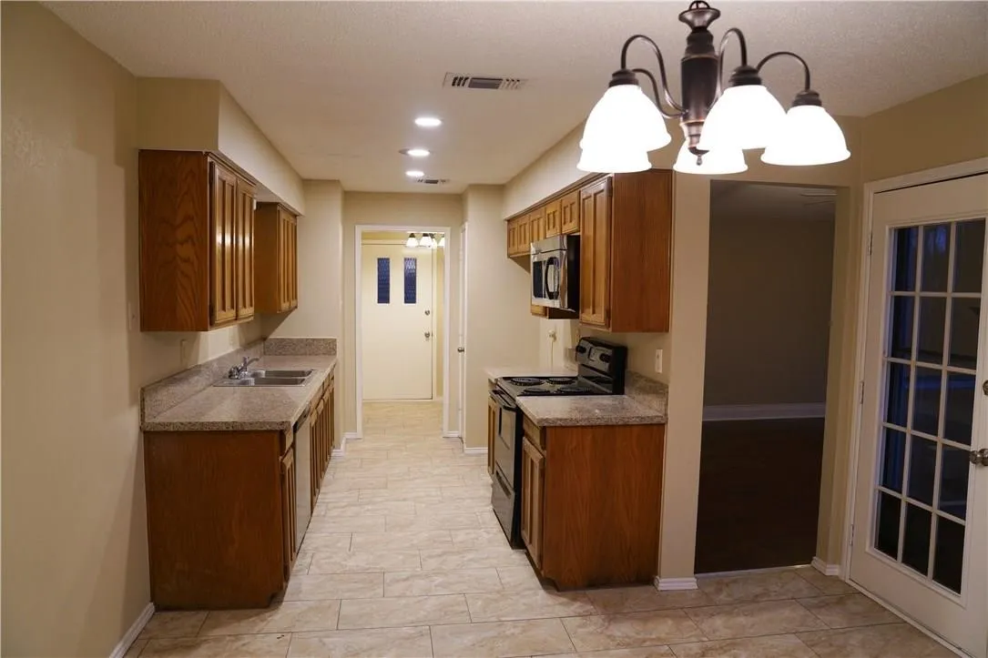 Single Family Residence For Rent in Tarrant County , 7624 Cedarhill Road, Watauga, Texas 76148, 3 Bedroom, 2 Bathroom, 2 Garage spaces, 1,240 Sqft, built in 1983, mls#21365217, Real Estate Agent in Watauga, Homes For Rent in Tarrant county, Homes For Rent in Watauga, Realtor in Watauga Texas, Real Estate Brokerage Independent Realty Texas, Luminita Cordes Realtor