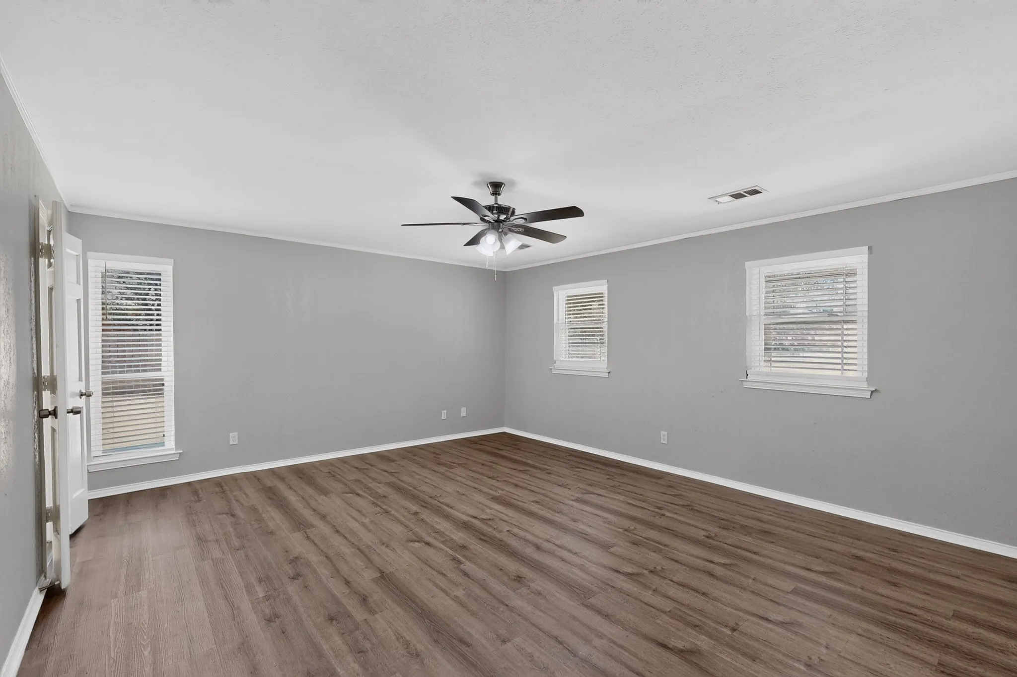 Single Family Residence For Sale in Dallas County , 1380 Green Hills Court, Duncanville, Texas 75137, 5 Bedroom, 4 Bathroom, 2 Garage spaces, 3,160 Sqft, built in 1981, mls#21364914, Real Estate Agent in Duncanville, Homes For Sale in Dallas county, Homes For Sale in Duncanville, Realtor in Duncanville Texas, Real Estate Brokerage Independent Realty Texas, Luminita Cordes Realtor