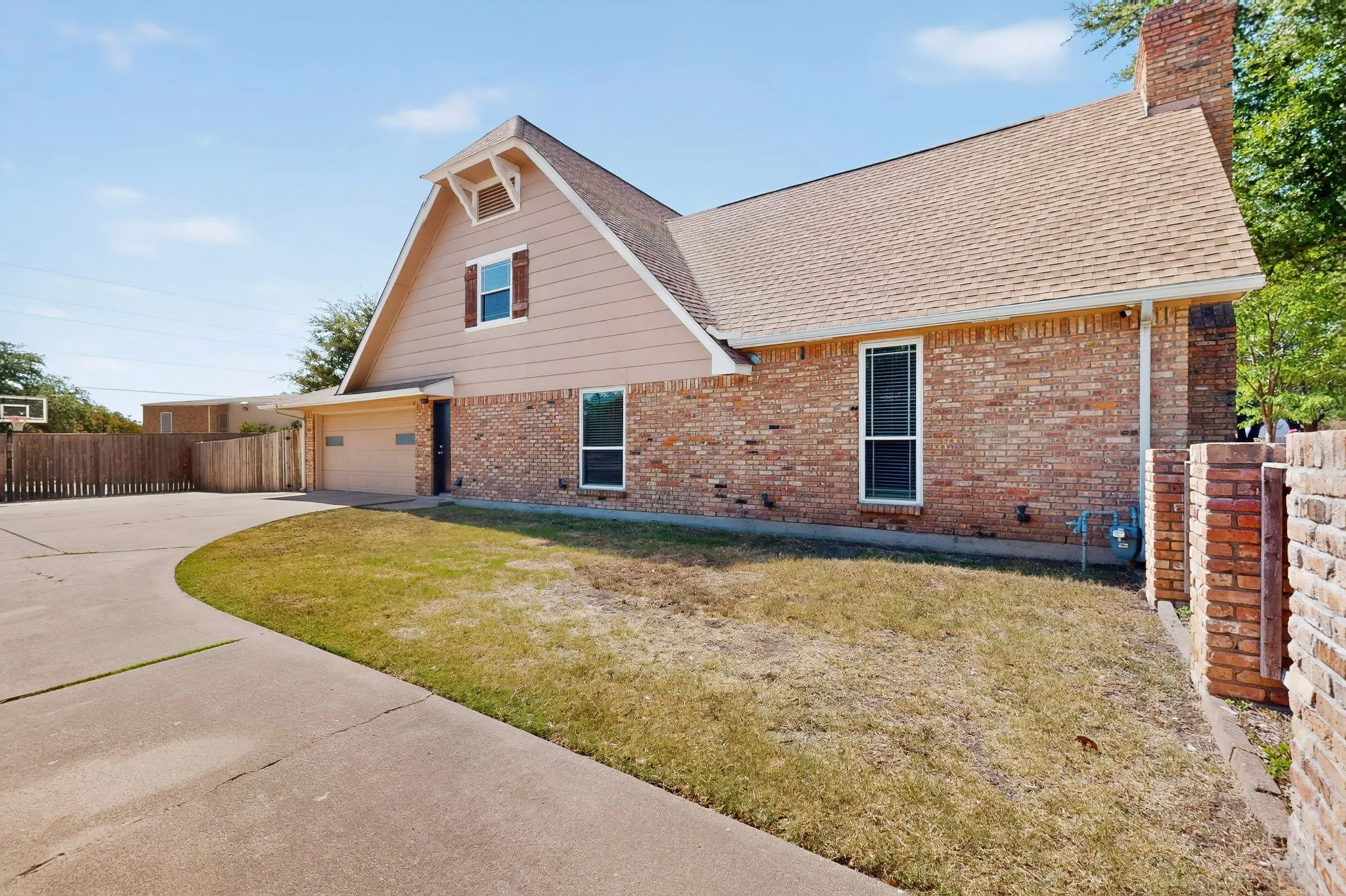 Single Family Residence For Sale in Dallas County , 1380 Green Hills Court, Duncanville, Texas 75137, 5 Bedroom, 4 Bathroom, 2 Garage spaces, 3,160 Sqft, built in 1981, mls#21364914, Real Estate Agent in Duncanville, Homes For Sale in Dallas county, Homes For Sale in Duncanville, Realtor in Duncanville Texas, Real Estate Brokerage Independent Realty Texas, Luminita Cordes Realtor