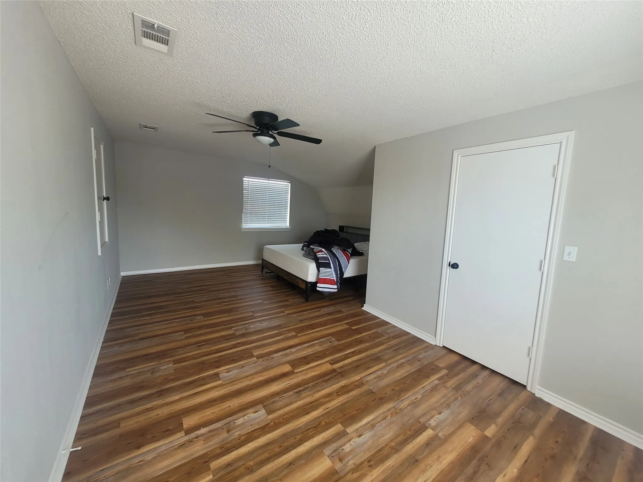 Upstairs bedroom would make a nice second master suite with a large walk in closet.