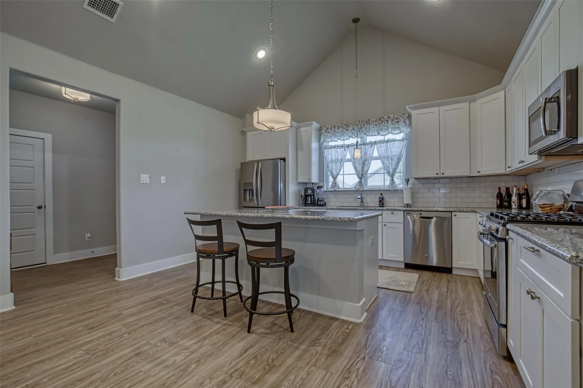 Single Family Residence For Rent in Denton County , 64 Kramer Lane, Sanger, Texas 76266, 3 Bedroom, 2 Bathroom, 2 Garage spaces, 1,801 Sqft, built in 2016, mls#21364163, Real Estate Agent in Sanger, Homes For Rent in Denton county, Homes For Rent in Sanger, Realtor in Sanger Texas, Real Estate Brokerage Independent Realty Texas, Luminita Cordes Realtor