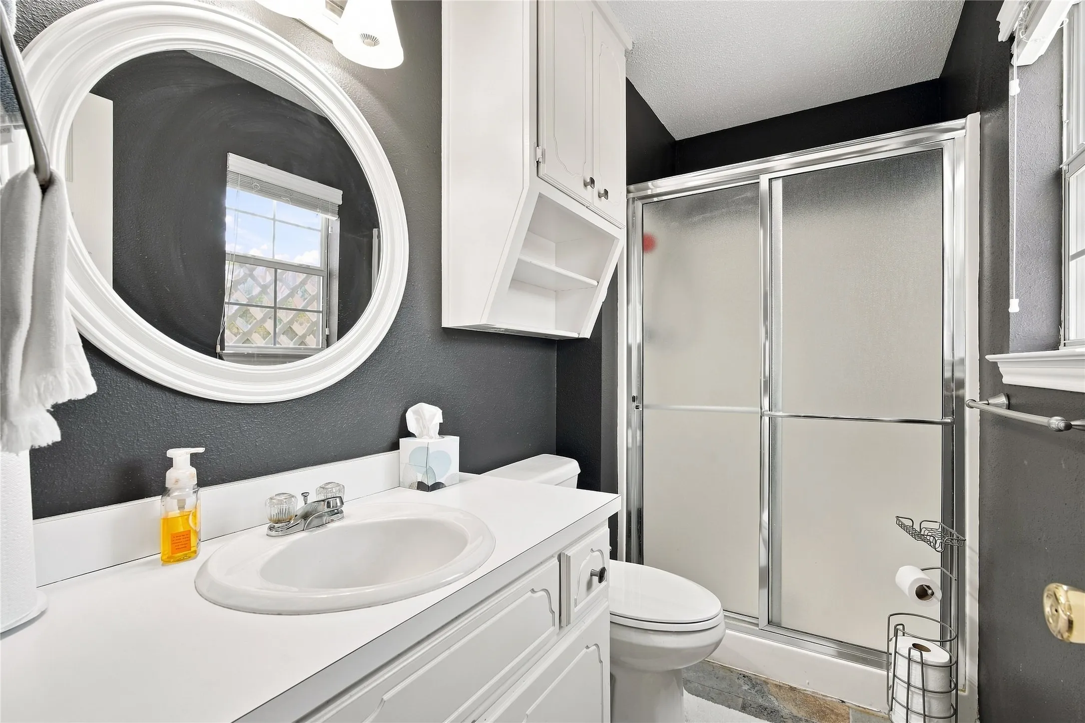 Single Family Residence For Sale in Hill County , 109 Yellowstone Drive, Whitney, Texas 76692, 2 Bedroom, 2 Bathroom, Garage spaces, 1,408 Sqft, built in 1994, Price $290,000, mls#21360867, Real Estate Agent in Whitney, Homes For Sale in Hill county, Homes For Sale in Whitney, Realtor in Whitney Texas, Real Estate Brokerage Independent Realty Texas, Luminita Cordes Realtor