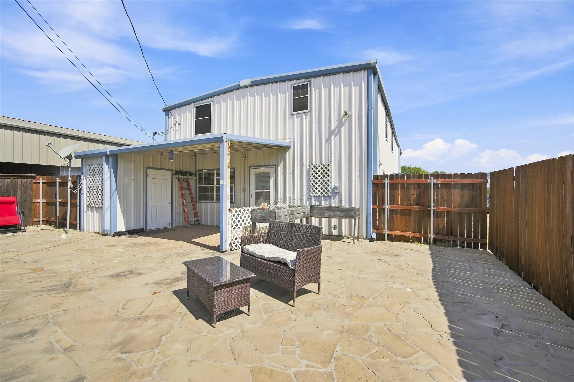 Single Family Residence For Sale in Hill County , 109 Yellowstone Drive, Whitney, Texas 76692, 2 Bedroom, 2 Bathroom, Garage spaces, 1,408 Sqft, built in 1994, Price $290,000, mls#21360867, Real Estate Agent in Whitney, Homes For Sale in Hill county, Homes For Sale in Whitney, Realtor in Whitney Texas, Real Estate Brokerage Independent Realty Texas, Luminita Cordes Realtor