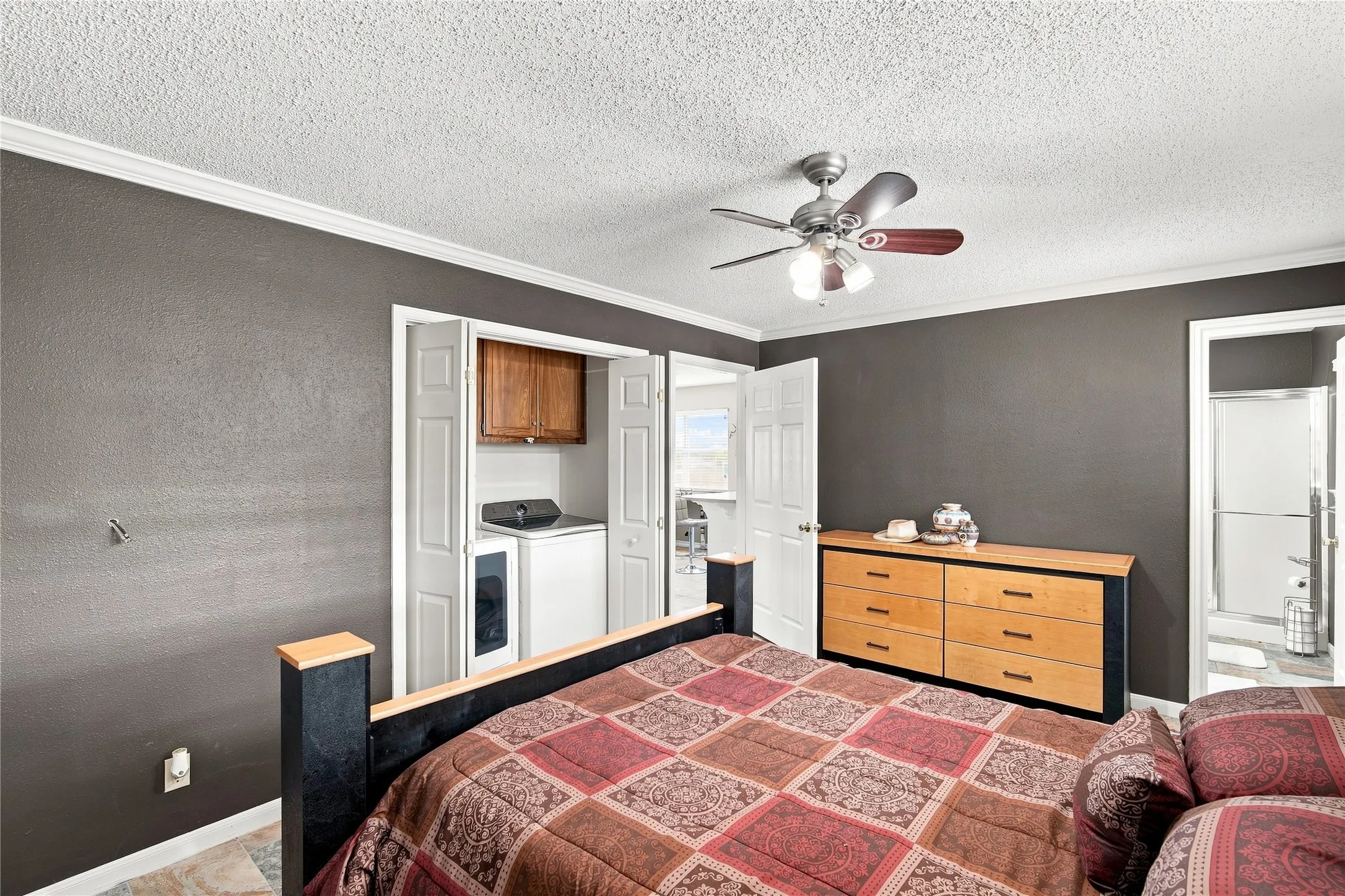 Single Family Residence For Sale in Hill County , 109 Yellowstone Drive, Whitney, Texas 76692, 2 Bedroom, 2 Bathroom, Garage spaces, 1,408 Sqft, built in 1994, Price $290,000, mls#21360867, Real Estate Agent in Whitney, Homes For Sale in Hill county, Homes For Sale in Whitney, Realtor in Whitney Texas, Real Estate Brokerage Independent Realty Texas, Luminita Cordes Realtor
