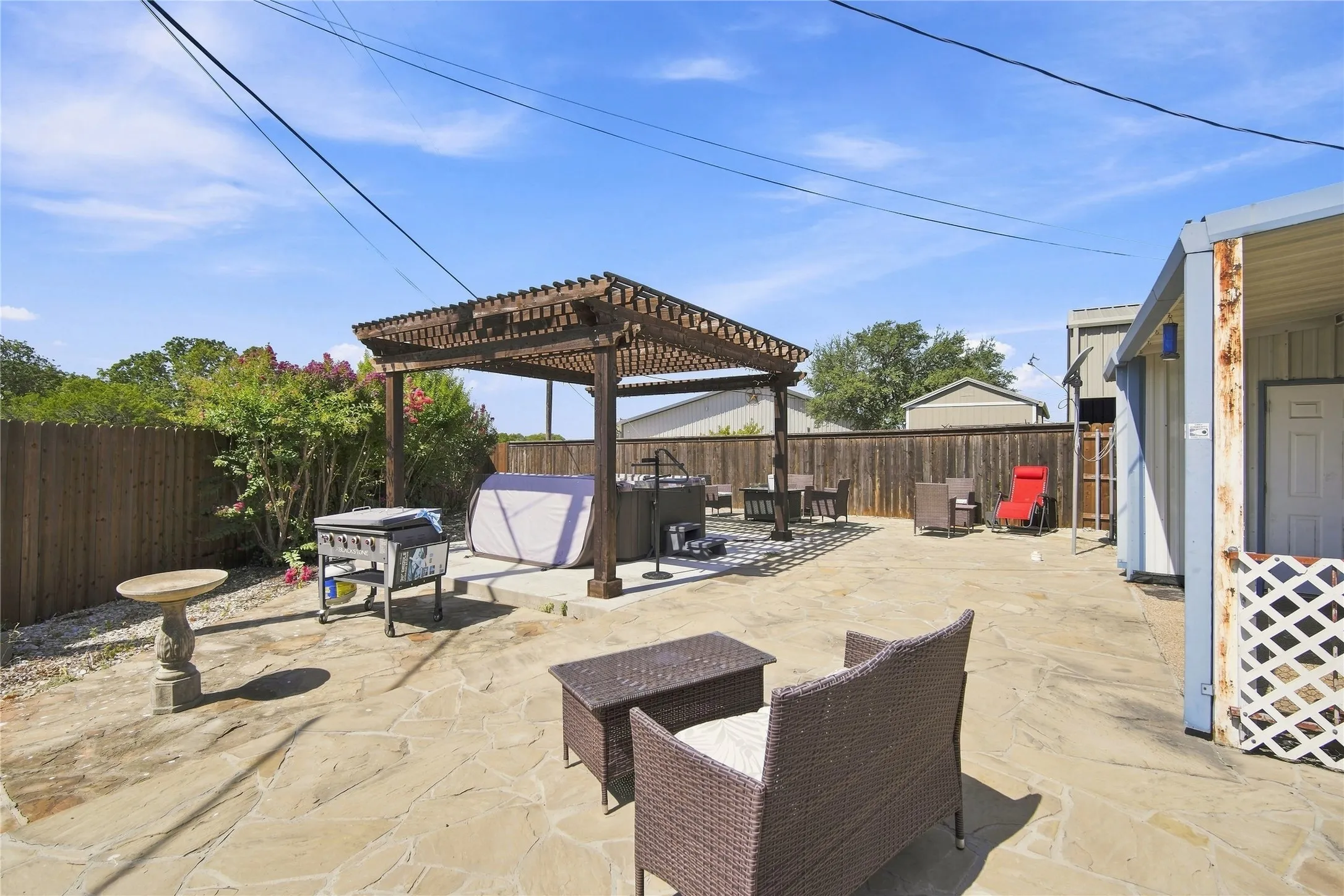 Single Family Residence For Sale in Hill County , 109 Yellowstone Drive, Whitney, Texas 76692, 2 Bedroom, 2 Bathroom, Garage spaces, 1,408 Sqft, built in 1994, Price $290,000, mls#21360867, Real Estate Agent in Whitney, Homes For Sale in Hill county, Homes For Sale in Whitney, Realtor in Whitney Texas, Real Estate Brokerage Independent Realty Texas, Luminita Cordes Realtor