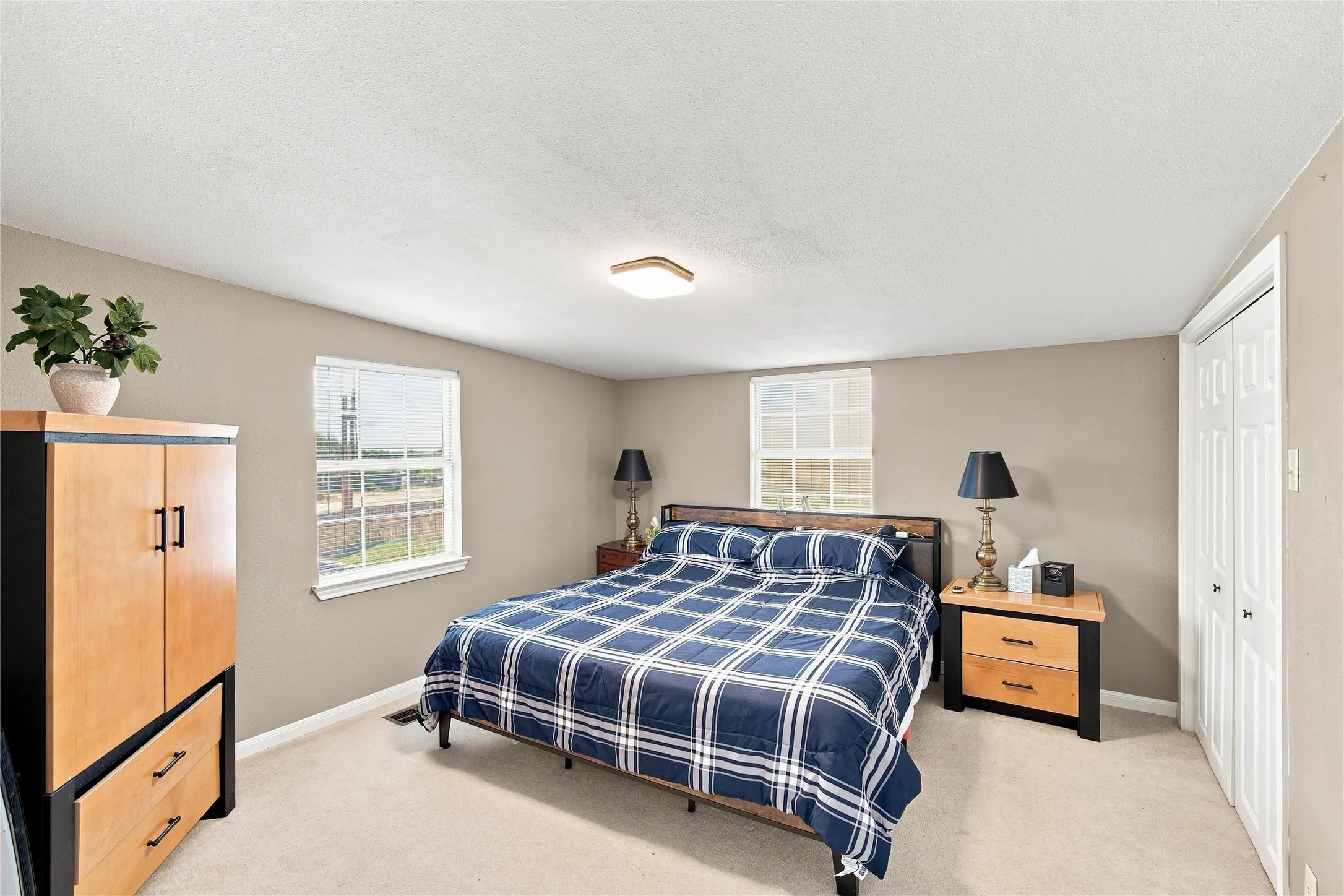 Single Family Residence For Sale in Hill County , 109 Yellowstone Drive, Whitney, Texas 76692, 2 Bedroom, 2 Bathroom, Garage spaces, 1,408 Sqft, built in 1994, Price $290,000, mls#21360867, Real Estate Agent in Whitney, Homes For Sale in Hill county, Homes For Sale in Whitney, Realtor in Whitney Texas, Real Estate Brokerage Independent Realty Texas, Luminita Cordes Realtor