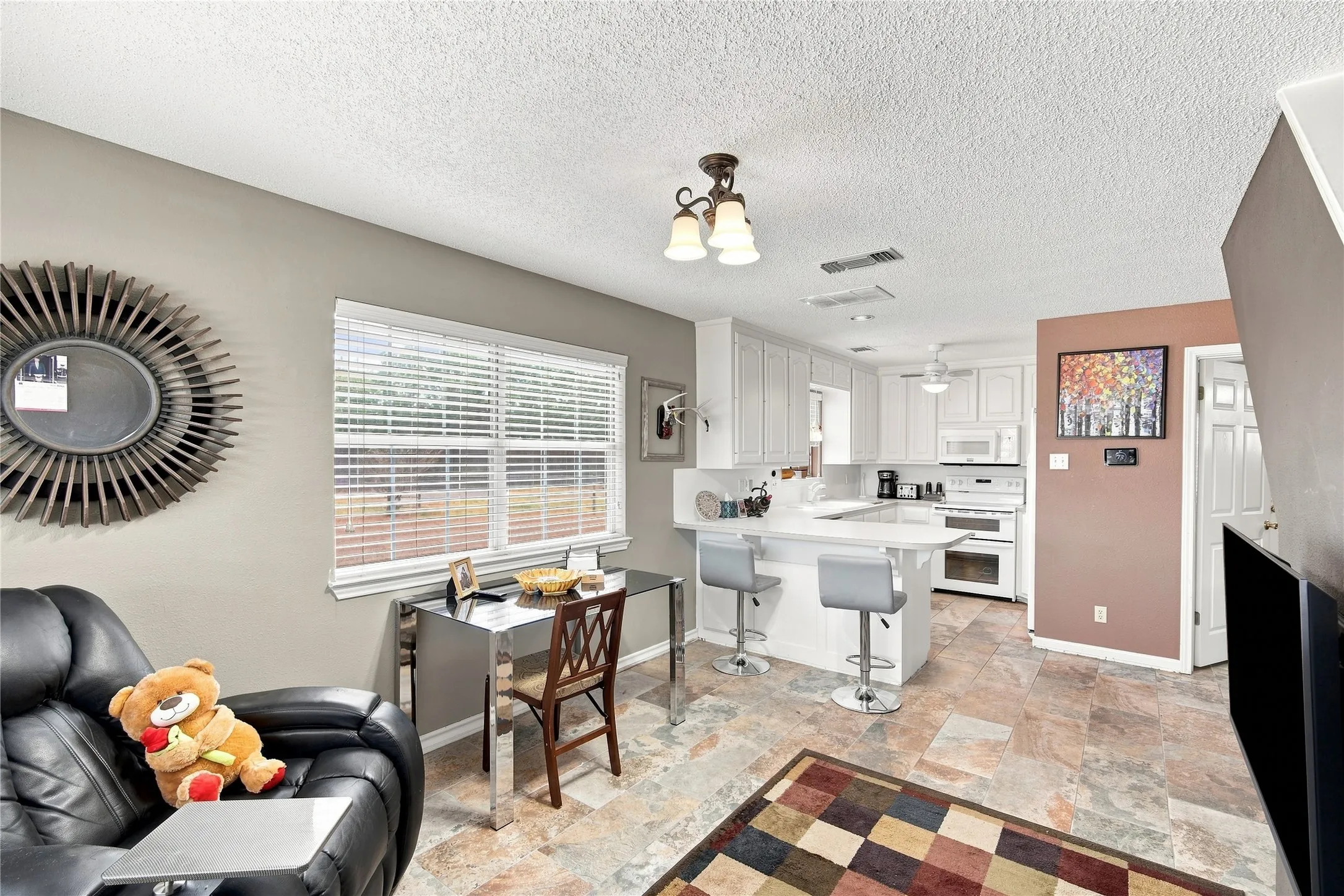 Single Family Residence For Sale in Hill County , 109 Yellowstone Drive, Whitney, Texas 76692, 2 Bedroom, 2 Bathroom, Garage spaces, 1,408 Sqft, built in 1994, Price $290,000, mls#21360867, Real Estate Agent in Whitney, Homes For Sale in Hill county, Homes For Sale in Whitney, Realtor in Whitney Texas, Real Estate Brokerage Independent Realty Texas, Luminita Cordes Realtor