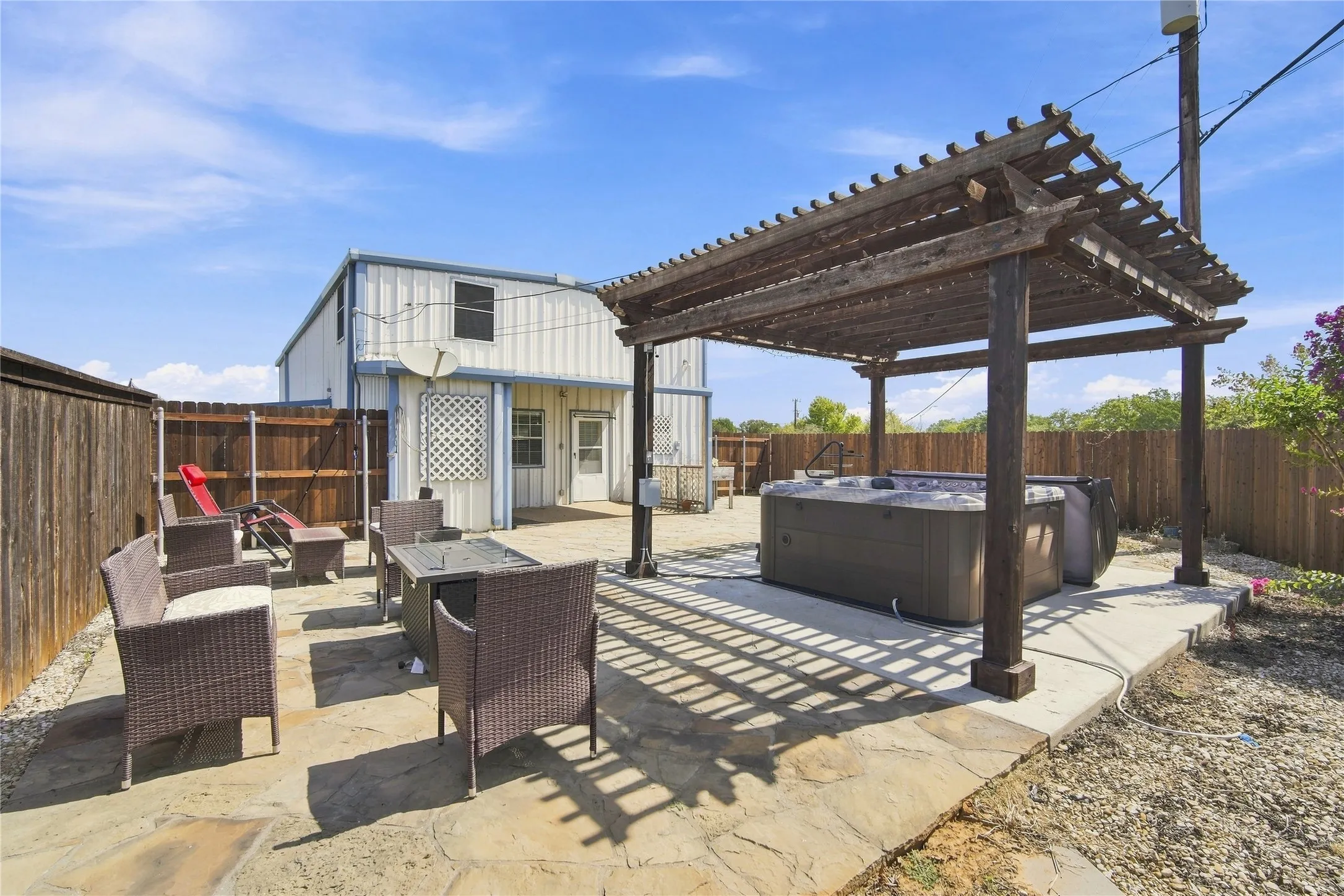 Single Family Residence For Sale in Hill County , 109 Yellowstone Drive, Whitney, Texas 76692, 2 Bedroom, 2 Bathroom, Garage spaces, 1,408 Sqft, built in 1994, Price $290,000, mls#21360867, Real Estate Agent in Whitney, Homes For Sale in Hill county, Homes For Sale in Whitney, Realtor in Whitney Texas, Real Estate Brokerage Independent Realty Texas, Luminita Cordes Realtor