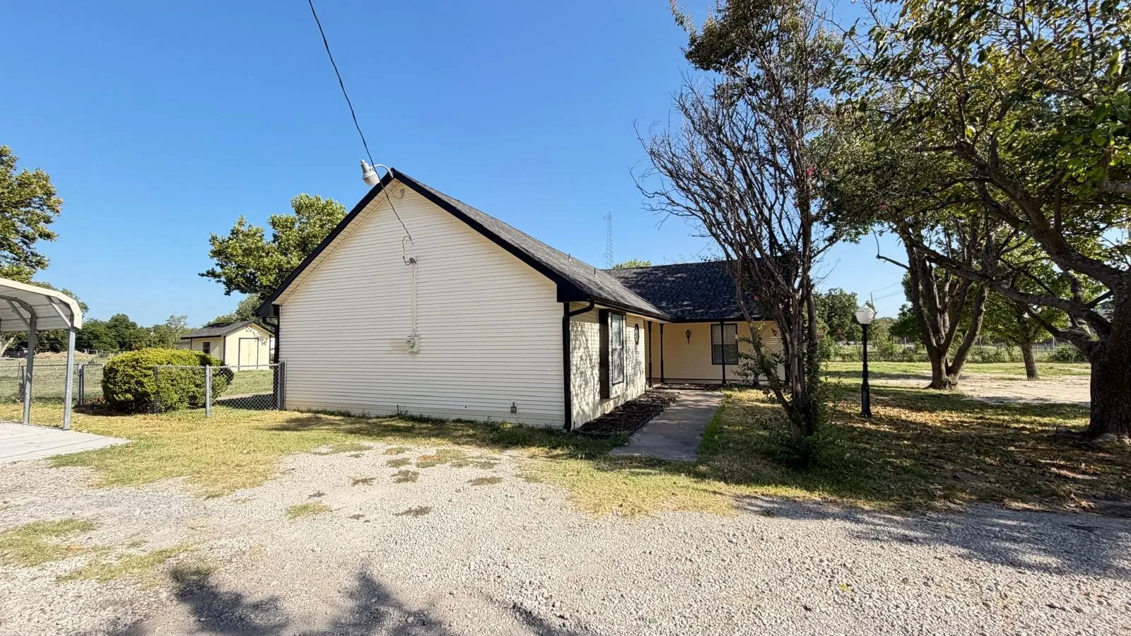 Single Family Residence For Rent in Collin County , 5300 County Road 437, Princeton, Texas 75407, 3 Bedroom, 2 Bathroom, Garage spaces, 1,514 Sqft, built in 1986, mls#21365225, Real Estate Agent in Princeton, Homes For Rent in Collin county, Homes For Rent in Princeton, Realtor in Princeton Texas, Real Estate Brokerage Independent Realty Texas, Luminita Cordes Realtor