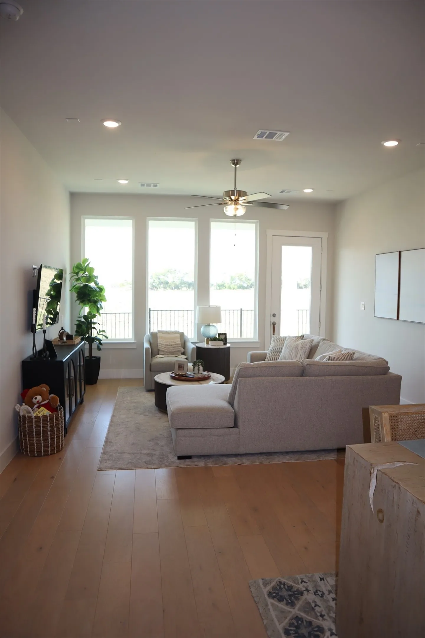 Single Family Residence For Rent in Collin County , 201 Chestnut, Celina, Texas 75009, 3 Bedroom, 3 Bathroom, 2 Garage spaces, 2,079 Sqft, built in 2025, mls#21365229, Real Estate Agent in Celina, Homes For Rent in Collin county, Homes For Rent in Celina, Realtor in Celina Texas, Real Estate Brokerage Independent Realty Texas, Luminita Cordes Realtor