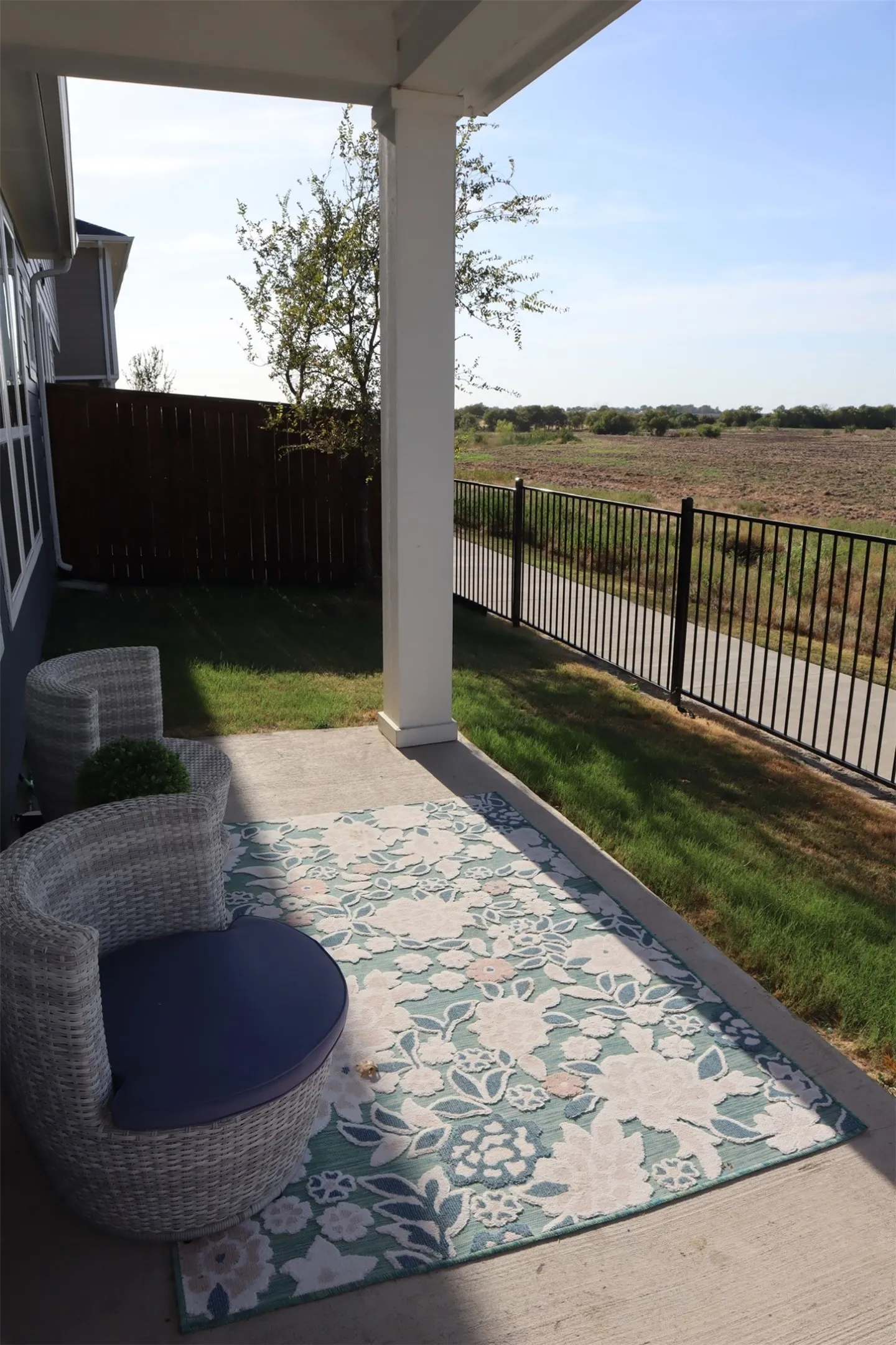 Single Family Residence For Rent in Collin County , 201 Chestnut, Celina, Texas 75009, 3 Bedroom, 3 Bathroom, 2 Garage spaces, 2,079 Sqft, built in 2025, mls#21365229, Real Estate Agent in Celina, Homes For Rent in Collin county, Homes For Rent in Celina, Realtor in Celina Texas, Real Estate Brokerage Independent Realty Texas, Luminita Cordes Realtor