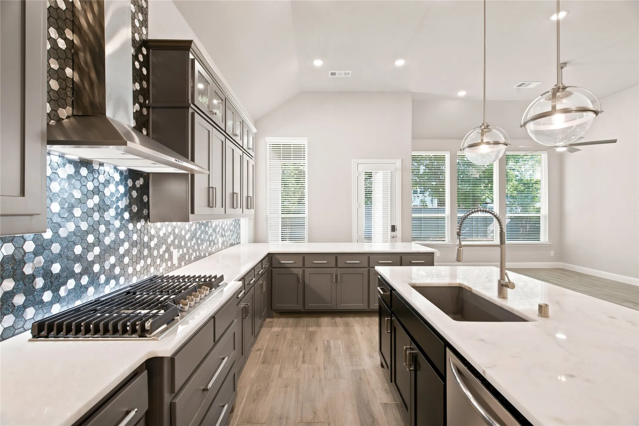 Single Family Residence For Sale in Denton County , 1314 20th Street, Argyle, Texas 76226, 3 Bedroom, 3 Bathroom, 2 Garage spaces, 2,245 Sqft, built in 2022, mls#21362310, Real Estate Agent in Argyle, Homes For Sale in Denton county, Homes For Sale in Argyle, Realtor in Argyle Texas, Real Estate Brokerage Independent Realty Texas, Luminita Cordes Realtor