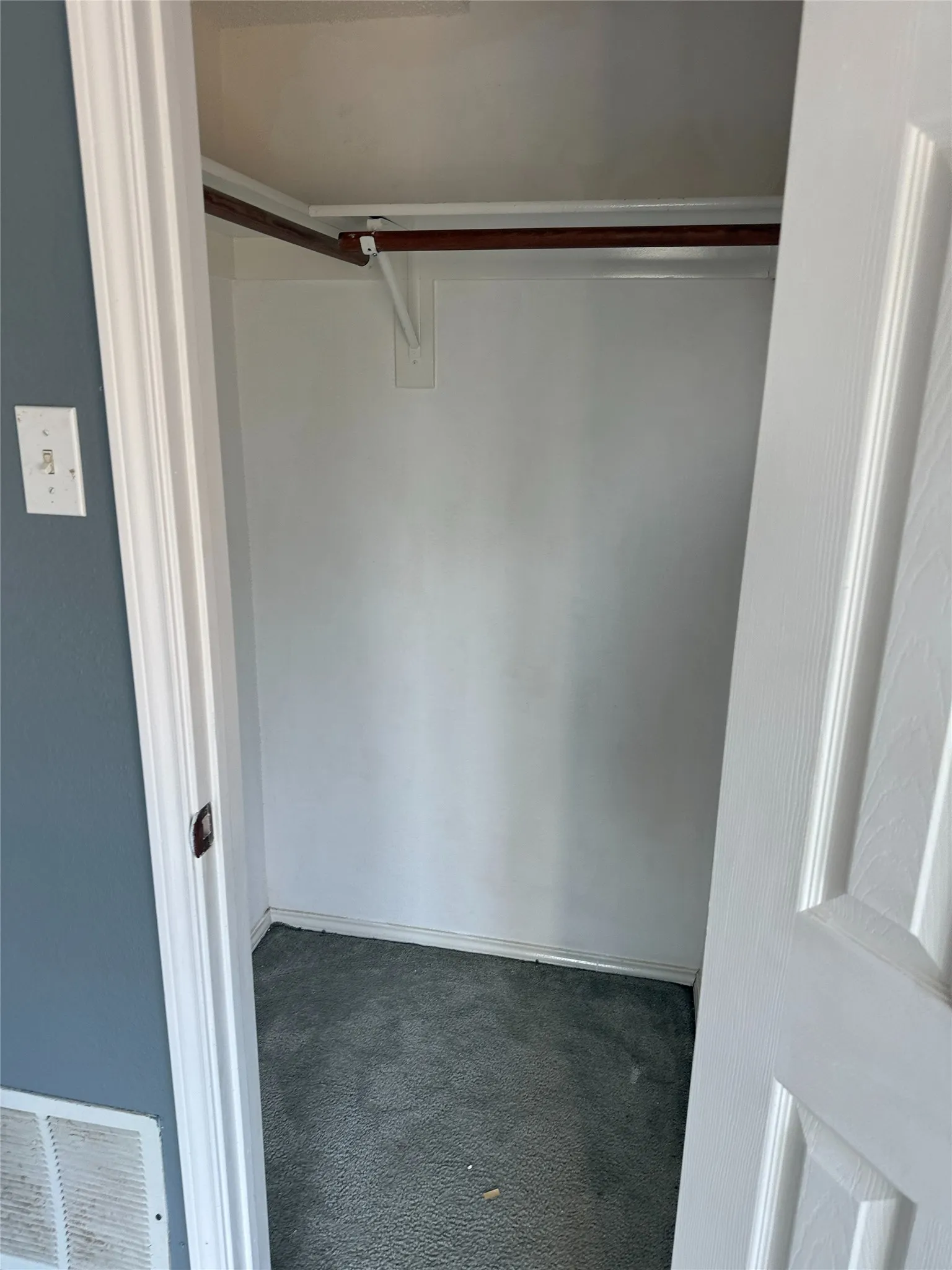Single Family Residence For Rent in Dallas County , 2700 Crystal Falls Drive, Mesquite, Texas 75181, 4 Bedroom, 3 Bathroom, 2 Garage spaces, 2,157 Sqft, built in 1996, mls#21364063, Real Estate Agent in Mesquite, Homes For Rent in Dallas county, Homes For Rent in Mesquite, Realtor in Mesquite Texas, Real Estate Brokerage Independent Realty Texas, Luminita Cordes Realtor