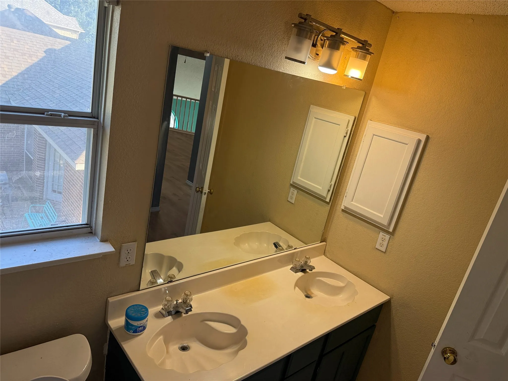 Single Family Residence For Rent in Dallas County , 2700 Crystal Falls Drive, Mesquite, Texas 75181, 4 Bedroom, 3 Bathroom, 2 Garage spaces, 2,157 Sqft, built in 1996, mls#21364063, Real Estate Agent in Mesquite, Homes For Rent in Dallas county, Homes For Rent in Mesquite, Realtor in Mesquite Texas, Real Estate Brokerage Independent Realty Texas, Luminita Cordes Realtor
