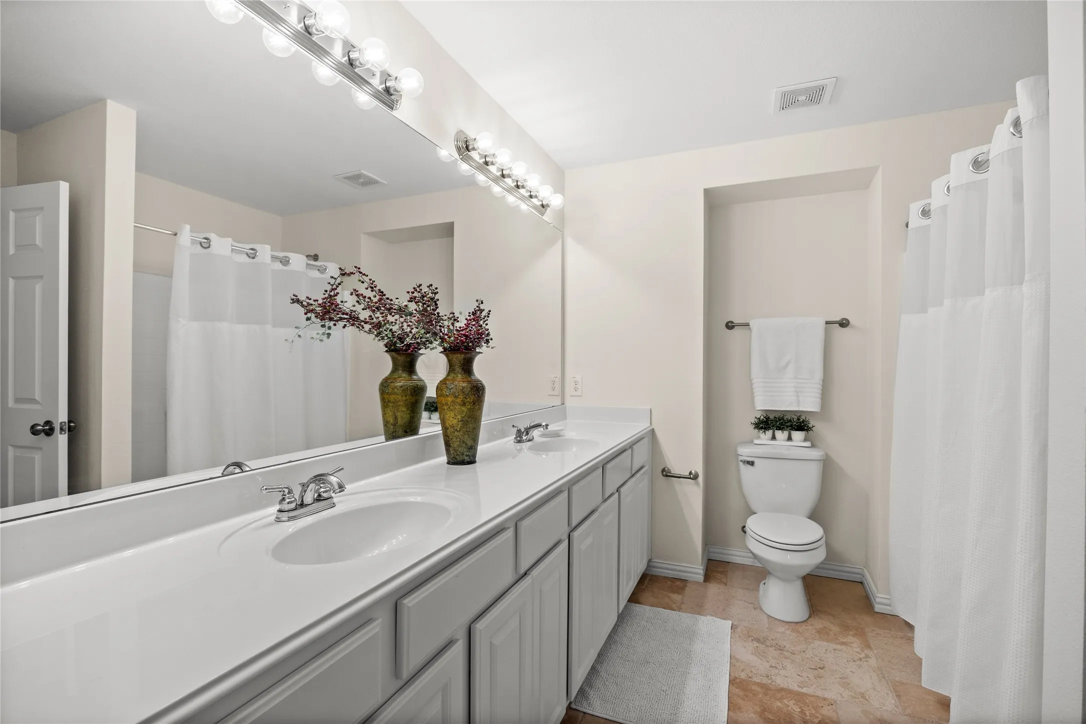 Condominium For Sale in Collin County , 3075 Willow Grove Boulevard 402, Mc Kinney, Texas 75070, 3 Bedroom, 3 Bathroom, 2 Garage spaces, 1,711 Sqft, built in 2007, mls#21363853, Real Estate Agent in Mc Kinney, Homes For Sale in Collin county, Homes For Sale in Mc Kinney, Realtor in Mc Kinney Texas, Real Estate Brokerage Independent Realty Texas, Luminita Cordes Realtor