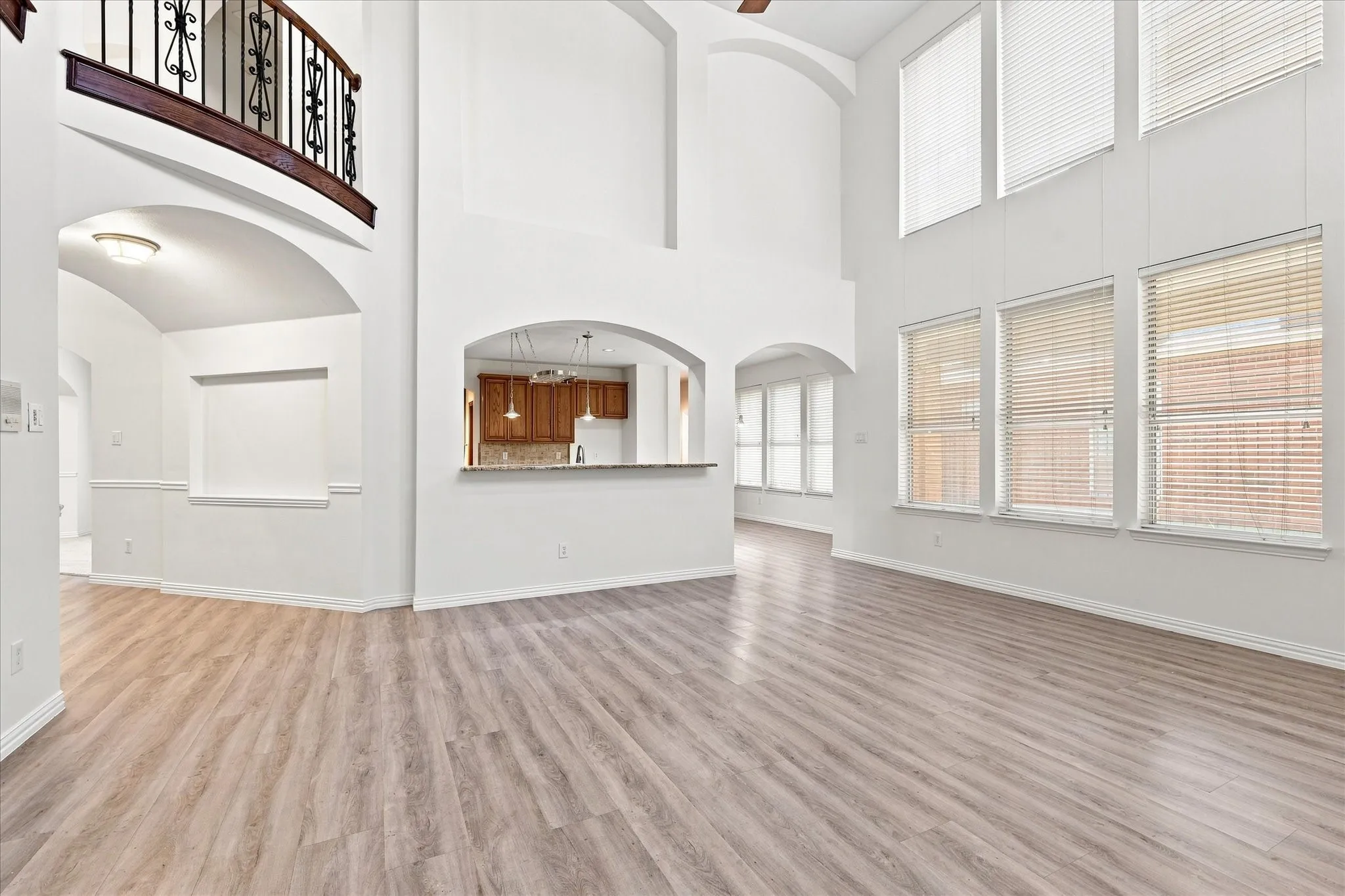 Breathtaking space in the living room with views of the pool and golf course