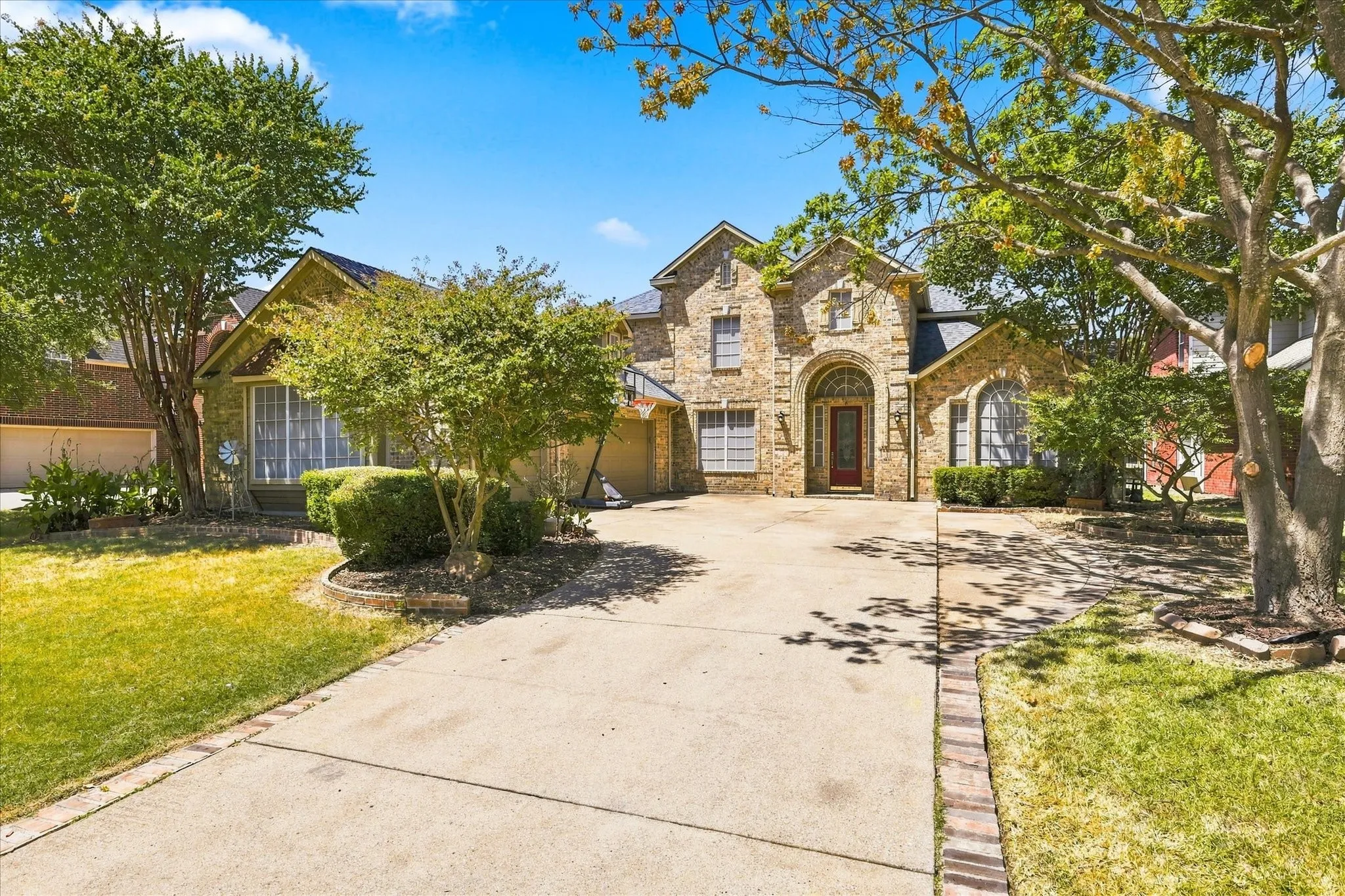 Beautiful 2001 Grand Home on the back 9 of Waterview Golf Course with a pool and 3rd car garage.