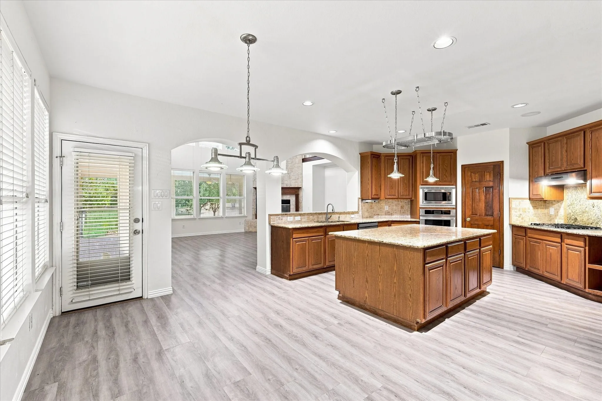 Eat-in kitchen