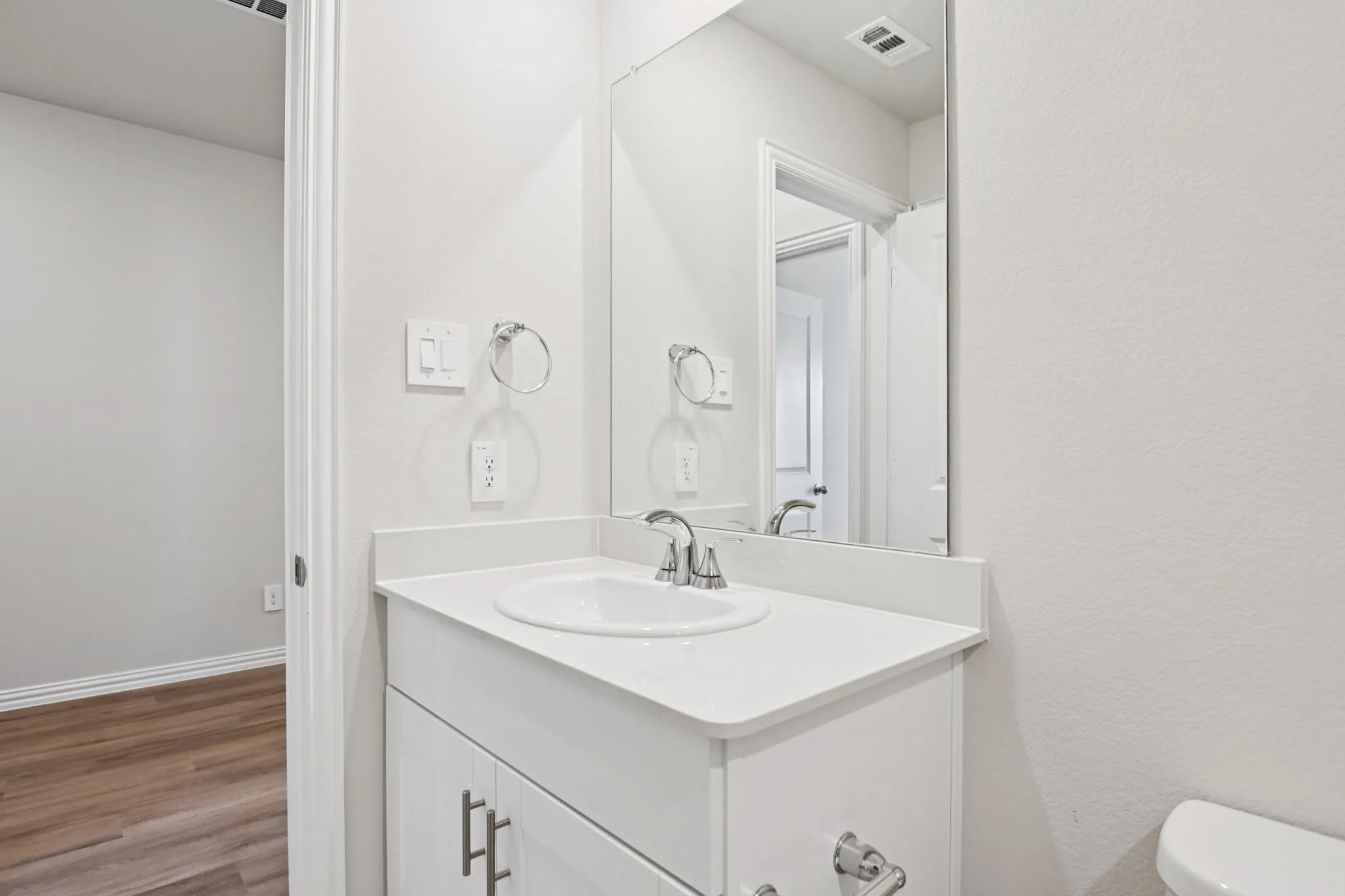 Photo is not of the actual home, but is an inspirational photo of builder’s model home and may depict options, furnishings, and/or decorator features that are not included.