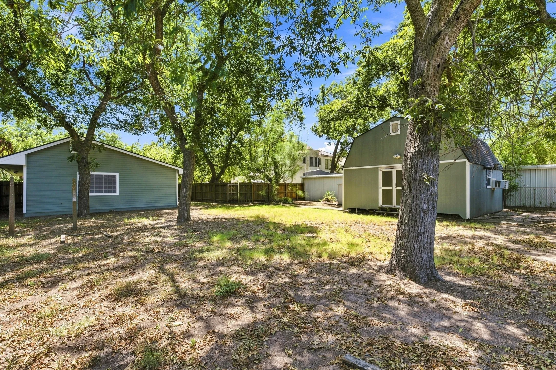 Single Family Residence For Sale in Mc Lennan County , 110 S Marable Street, West, Texas 76691, 3 Bedroom, 2 Bathroom, Garage spaces, 2,244 Sqft, built in 1925, mls#21365100, Real Estate Agent in West, Homes For Sale in Mc Lennan county, Homes For Sale in West, Realtor in West Texas, Real Estate Brokerage Independent Realty Texas, Luminita Cordes Realtor