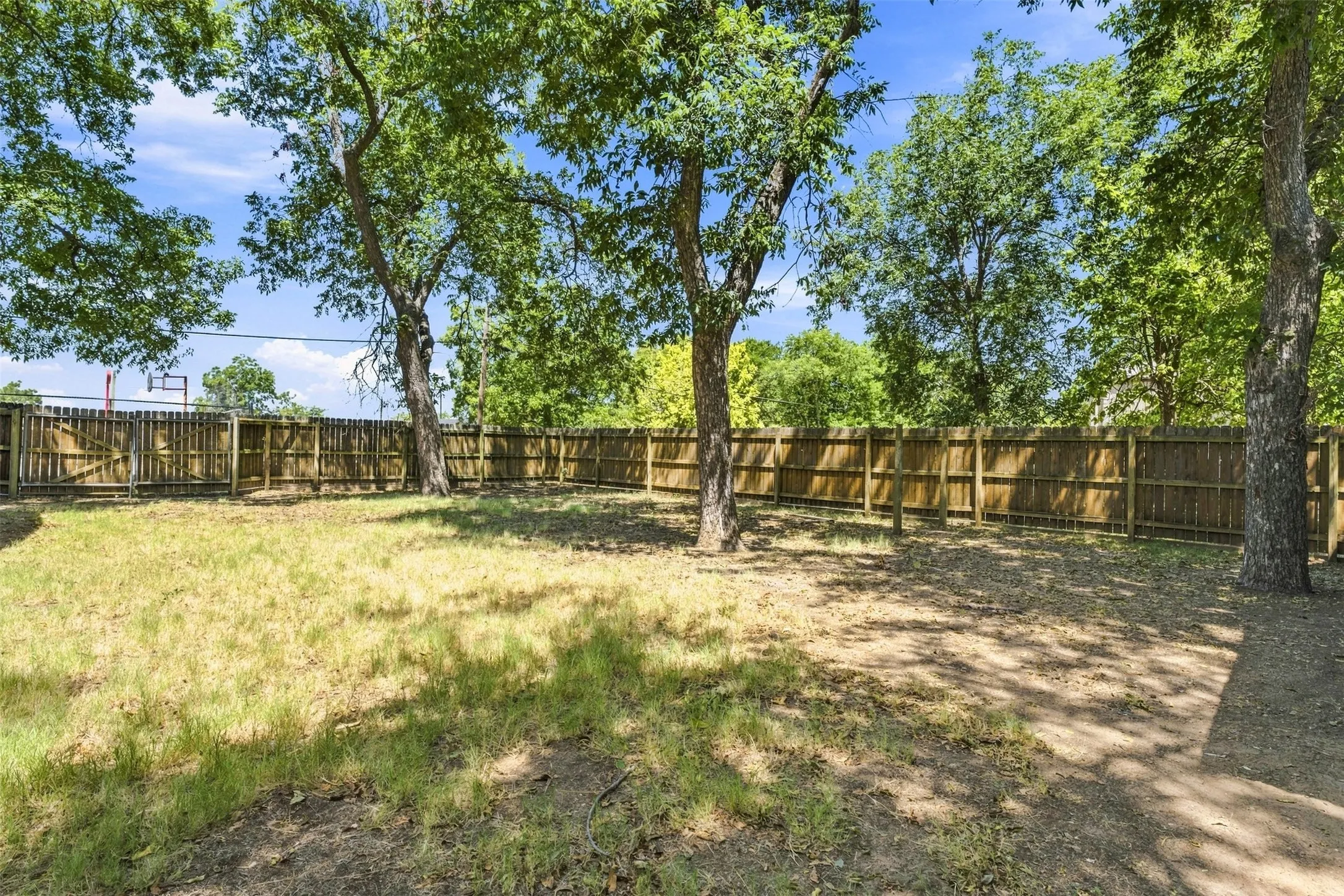 Single Family Residence For Sale in Mc Lennan County , 110 S Marable Street, West, Texas 76691, 3 Bedroom, 2 Bathroom, Garage spaces, 2,244 Sqft, built in 1925, mls#21365100, Real Estate Agent in West, Homes For Sale in Mc Lennan county, Homes For Sale in West, Realtor in West Texas, Real Estate Brokerage Independent Realty Texas, Luminita Cordes Realtor