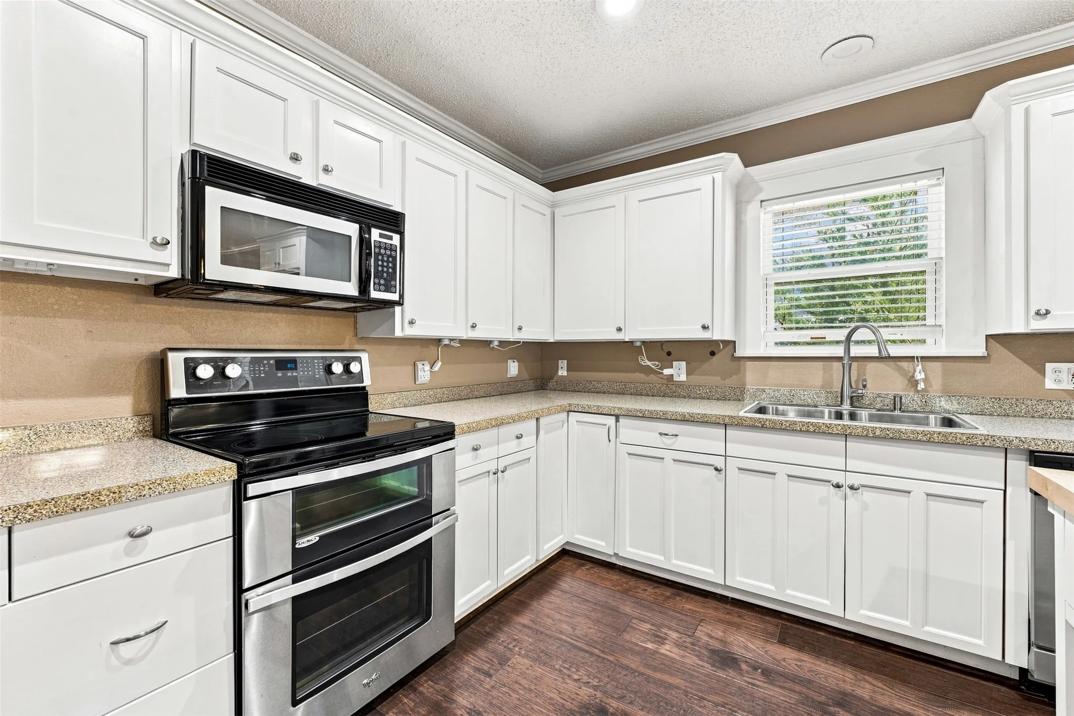 Single Family Residence For Sale in Mc Lennan County , 110 S Marable Street, West, Texas 76691, 3 Bedroom, 2 Bathroom, Garage spaces, 2,244 Sqft, built in 1925, mls#21365100, Real Estate Agent in West, Homes For Sale in Mc Lennan county, Homes For Sale in West, Realtor in West Texas, Real Estate Brokerage Independent Realty Texas, Luminita Cordes Realtor