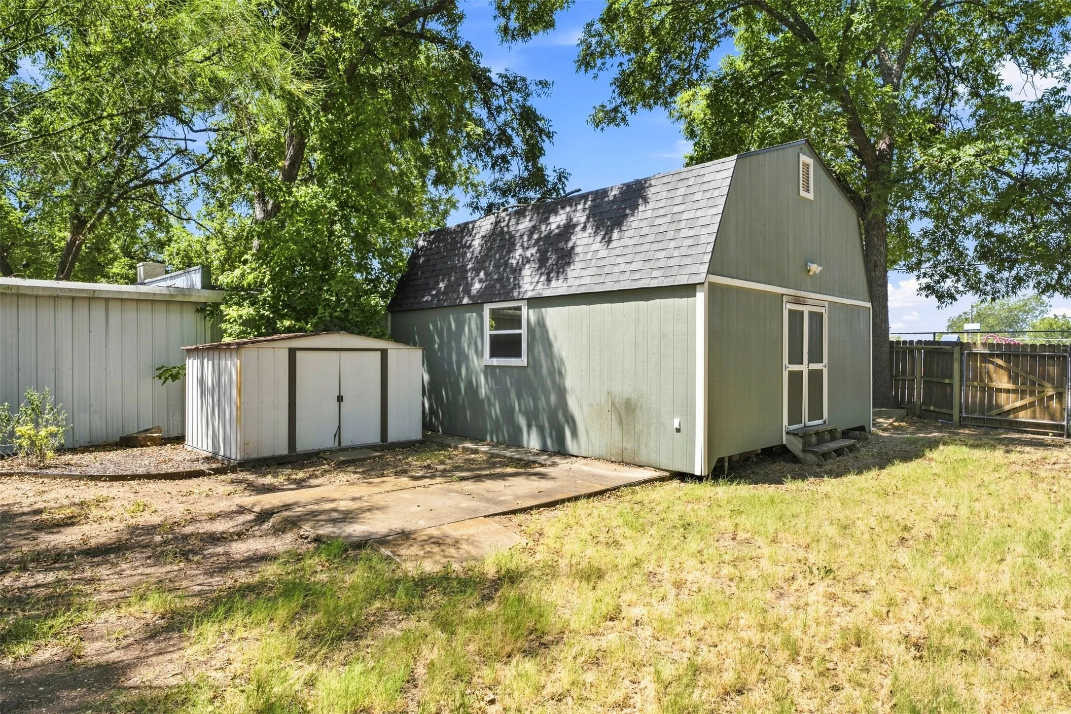 Single Family Residence For Sale in Mc Lennan County , 110 S Marable Street, West, Texas 76691, 3 Bedroom, 2 Bathroom, Garage spaces, 2,244 Sqft, built in 1925, mls#21365100, Real Estate Agent in West, Homes For Sale in Mc Lennan county, Homes For Sale in West, Realtor in West Texas, Real Estate Brokerage Independent Realty Texas, Luminita Cordes Realtor