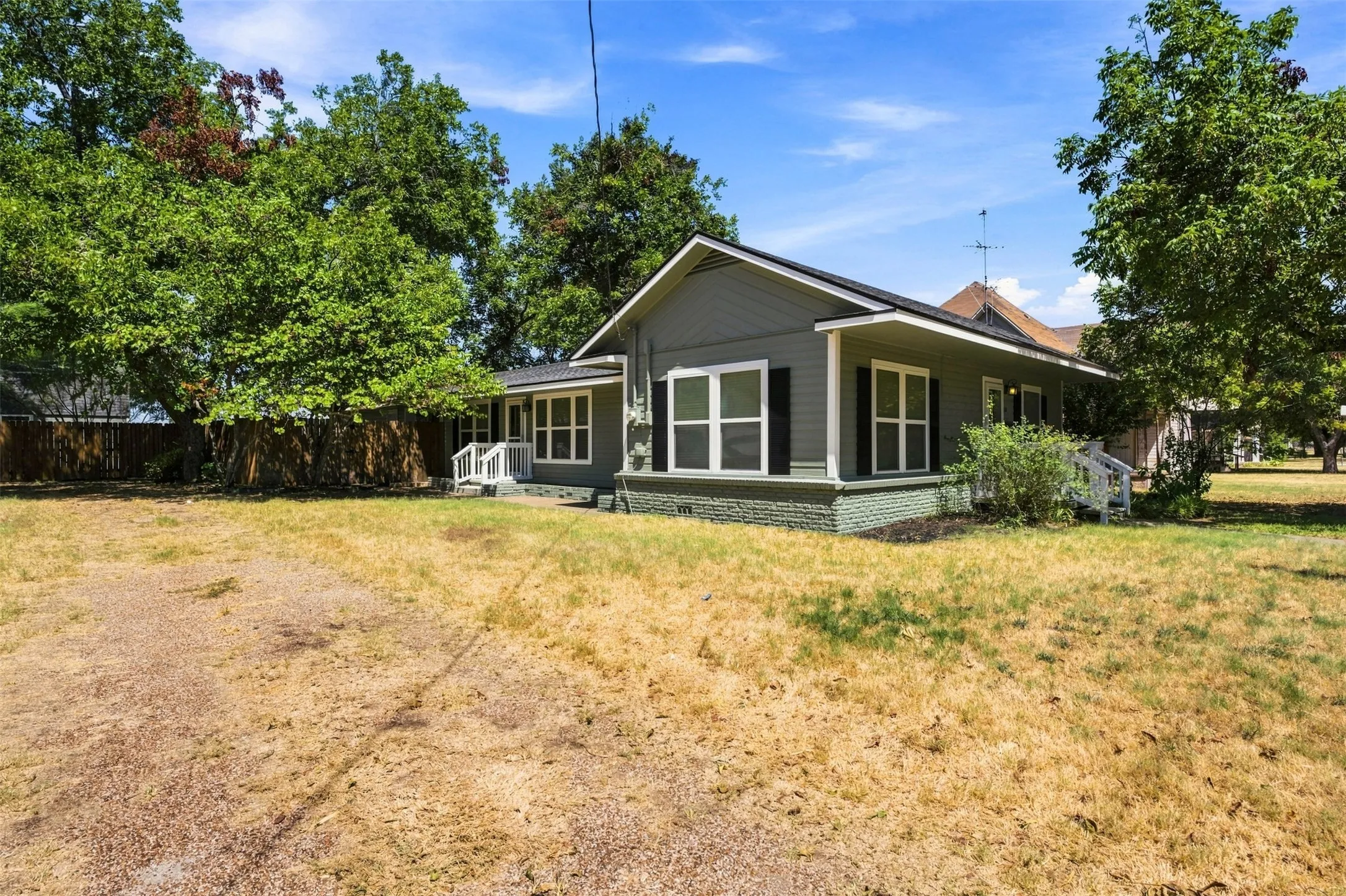 Single Family Residence For Sale in Mc Lennan County , 110 S Marable Street, West, Texas 76691, 3 Bedroom, 2 Bathroom, Garage spaces, 2,244 Sqft, built in 1925, mls#21365100, Real Estate Agent in West, Homes For Sale in Mc Lennan county, Homes For Sale in West, Realtor in West Texas, Real Estate Brokerage Independent Realty Texas, Luminita Cordes Realtor