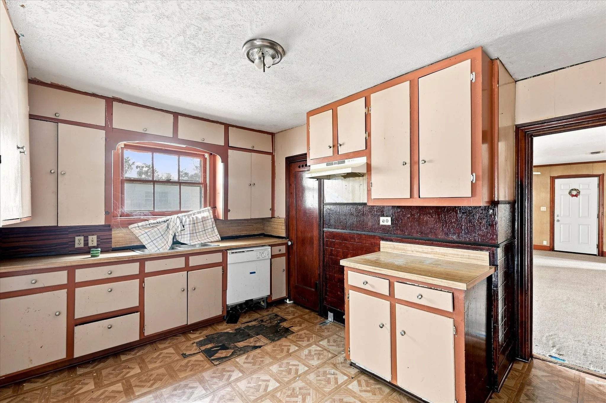 Single Family Residence For Sale in Van Zandt County , 220 S 2nd Street, Wills Point, Texas 75169, 3 Bedroom, 3 Bathroom, Garage spaces, 2,172 Sqft, built in 1957, mls#21365207, Real Estate Agent in Wills Point, Homes For Sale in Van Zandt county, Homes For Sale in Wills Point, Realtor in Wills Point Texas, Real Estate Brokerage Independent Realty Texas, Luminita Cordes Realtor