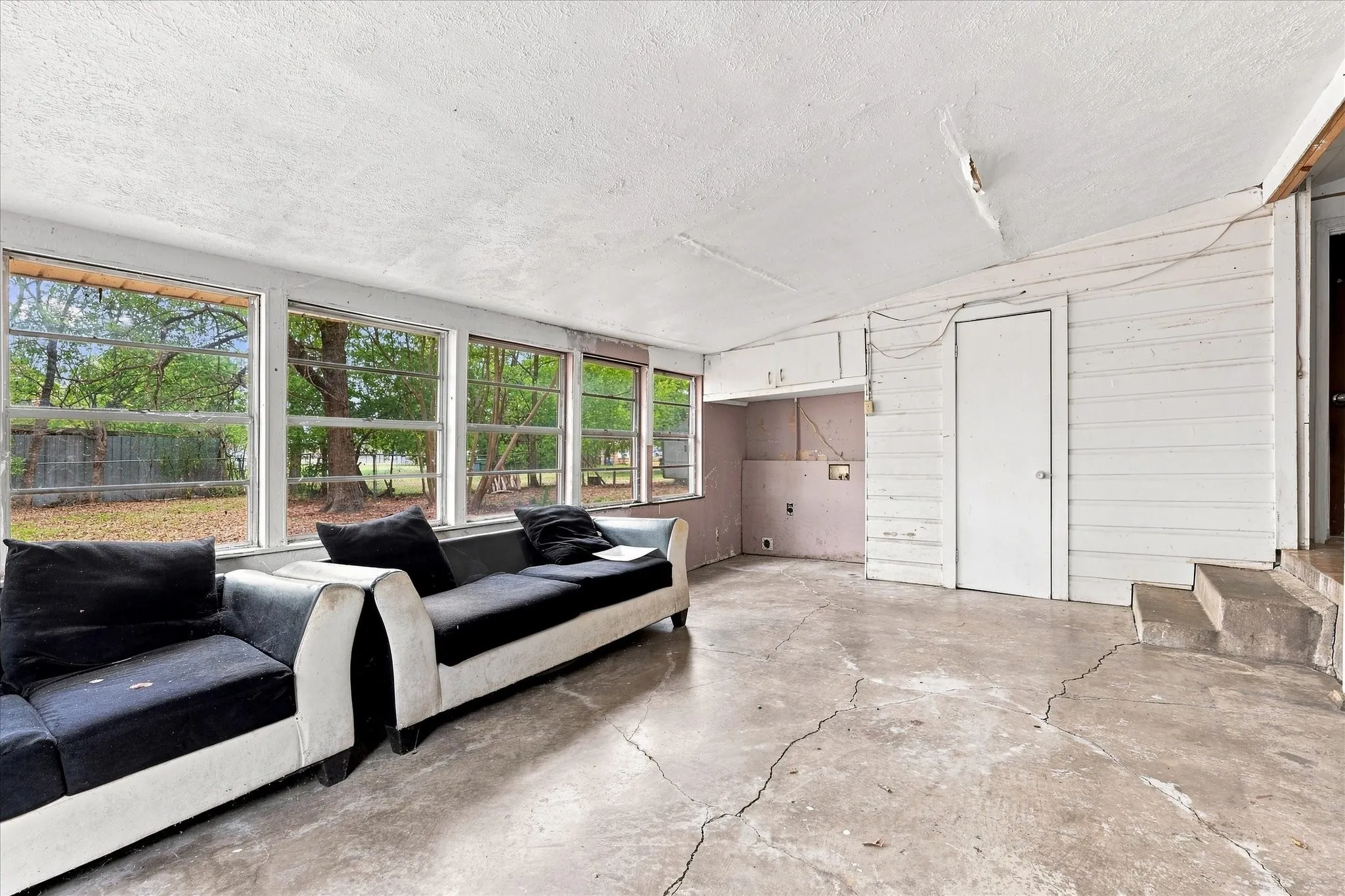 Single Family Residence For Sale in Van Zandt County , 220 S 2nd Street, Wills Point, Texas 75169, 3 Bedroom, 3 Bathroom, Garage spaces, 2,172 Sqft, built in 1957, mls#21365207, Real Estate Agent in Wills Point, Homes For Sale in Van Zandt county, Homes For Sale in Wills Point, Realtor in Wills Point Texas, Real Estate Brokerage Independent Realty Texas, Luminita Cordes Realtor