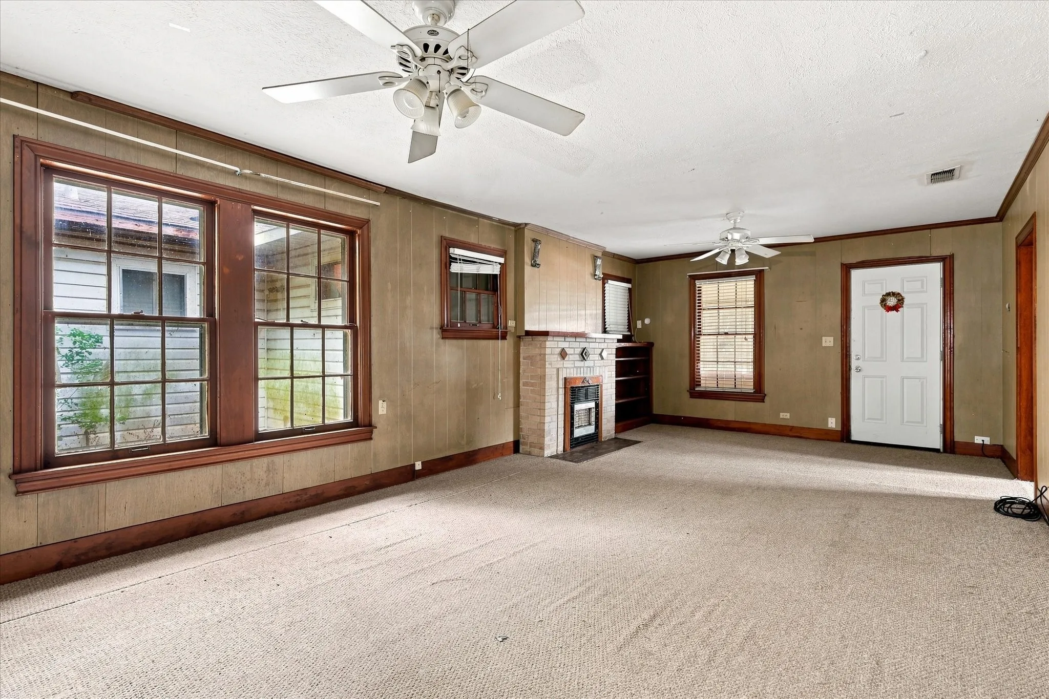 Single Family Residence For Sale in Van Zandt County , 220 S 2nd Street, Wills Point, Texas 75169, 3 Bedroom, 3 Bathroom, Garage spaces, 2,172 Sqft, built in 1957, mls#21365207, Real Estate Agent in Wills Point, Homes For Sale in Van Zandt county, Homes For Sale in Wills Point, Realtor in Wills Point Texas, Real Estate Brokerage Independent Realty Texas, Luminita Cordes Realtor