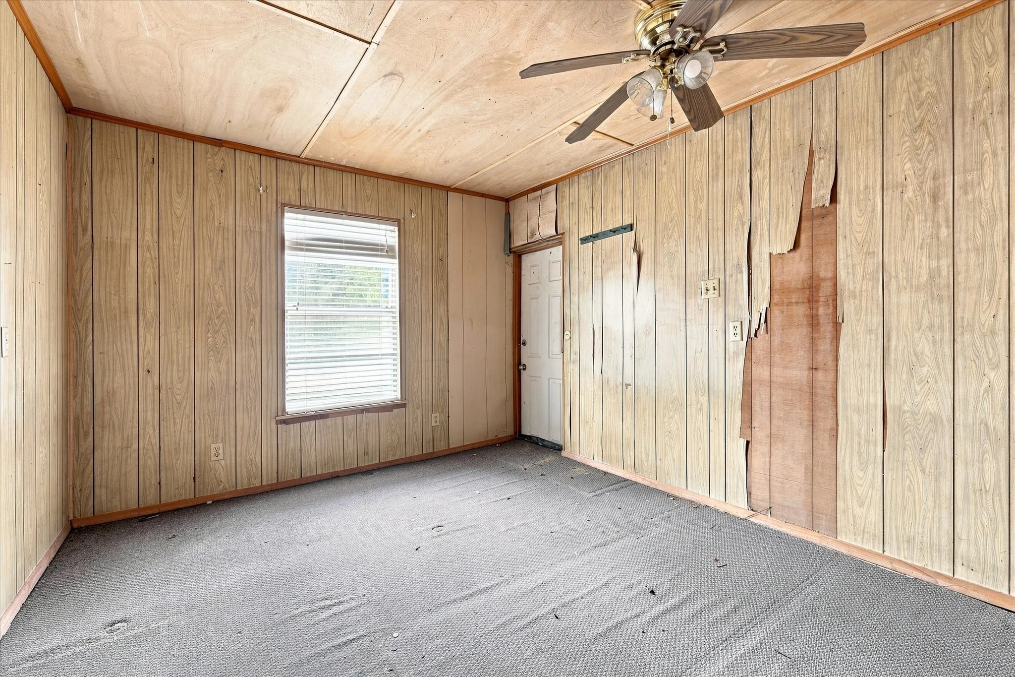 Single Family Residence For Sale in Van Zandt County , 220 S 2nd Street, Wills Point, Texas 75169, 3 Bedroom, 3 Bathroom, Garage spaces, 2,172 Sqft, built in 1957, mls#21365207, Real Estate Agent in Wills Point, Homes For Sale in Van Zandt county, Homes For Sale in Wills Point, Realtor in Wills Point Texas, Real Estate Brokerage Independent Realty Texas, Luminita Cordes Realtor