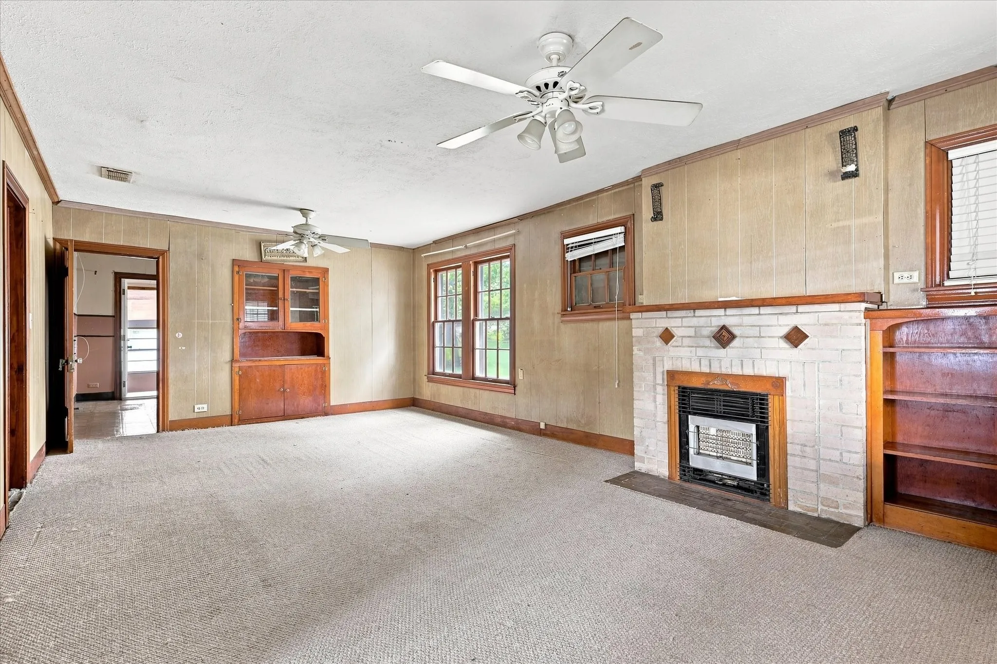 Single Family Residence For Sale in Van Zandt County , 220 S 2nd Street, Wills Point, Texas 75169, 3 Bedroom, 3 Bathroom, Garage spaces, 2,172 Sqft, built in 1957, mls#21365207, Real Estate Agent in Wills Point, Homes For Sale in Van Zandt county, Homes For Sale in Wills Point, Realtor in Wills Point Texas, Real Estate Brokerage Independent Realty Texas, Luminita Cordes Realtor