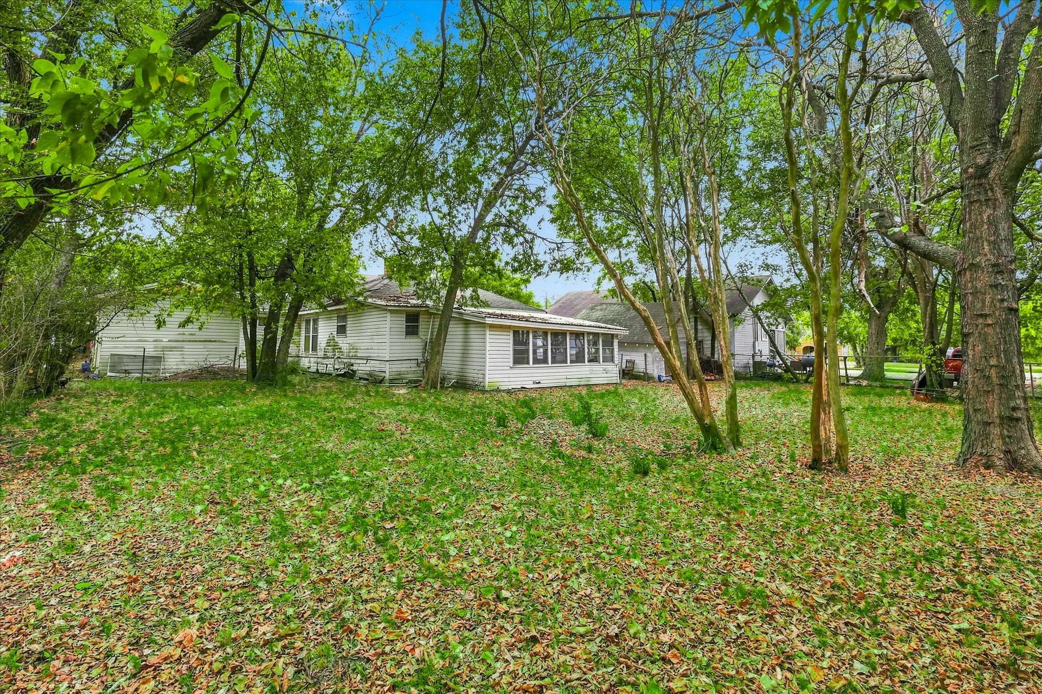 Single Family Residence For Sale in Van Zandt County , 220 S 2nd Street, Wills Point, Texas 75169, 3 Bedroom, 3 Bathroom, Garage spaces, 2,172 Sqft, built in 1957, mls#21365207, Real Estate Agent in Wills Point, Homes For Sale in Van Zandt county, Homes For Sale in Wills Point, Realtor in Wills Point Texas, Real Estate Brokerage Independent Realty Texas, Luminita Cordes Realtor