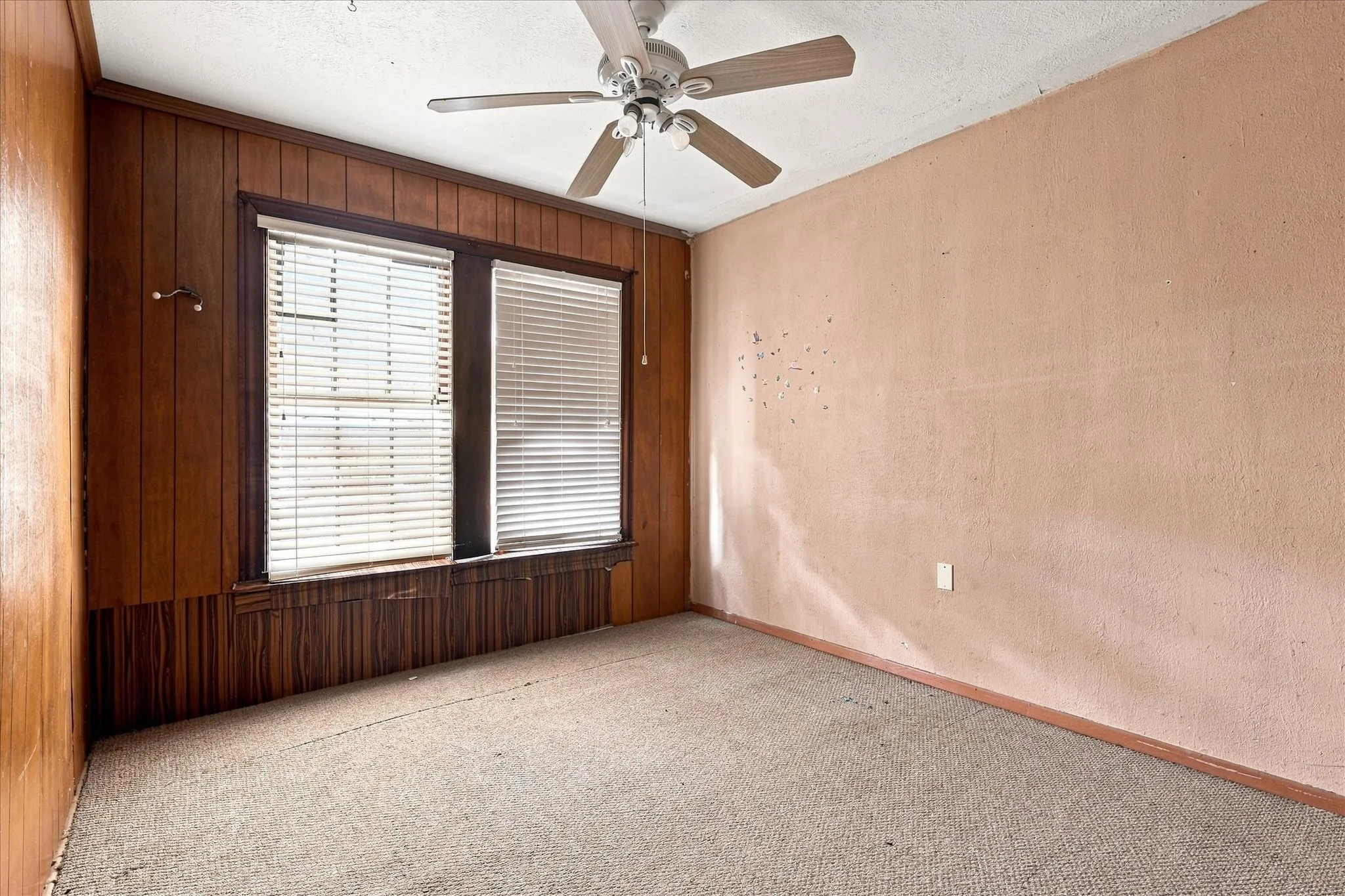 Single Family Residence For Sale in Van Zandt County , 220 S 2nd Street, Wills Point, Texas 75169, 3 Bedroom, 3 Bathroom, Garage spaces, 2,172 Sqft, built in 1957, mls#21365207, Real Estate Agent in Wills Point, Homes For Sale in Van Zandt county, Homes For Sale in Wills Point, Realtor in Wills Point Texas, Real Estate Brokerage Independent Realty Texas, Luminita Cordes Realtor