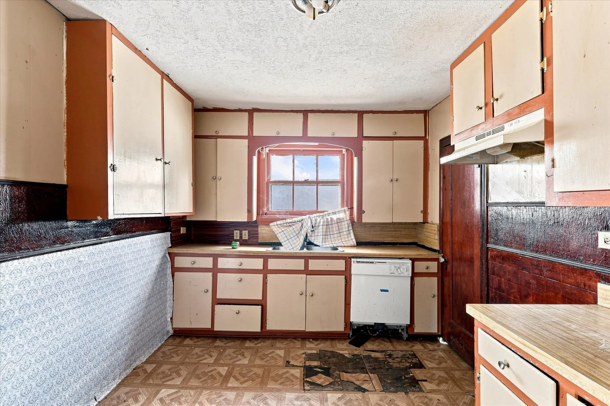 Single Family Residence For Sale in Van Zandt County , 220 S 2nd Street, Wills Point, Texas 75169, 3 Bedroom, 3 Bathroom, Garage spaces, 2,172 Sqft, built in 1957, mls#21365207, Real Estate Agent in Wills Point, Homes For Sale in Van Zandt county, Homes For Sale in Wills Point, Realtor in Wills Point Texas, Real Estate Brokerage Independent Realty Texas, Luminita Cordes Realtor