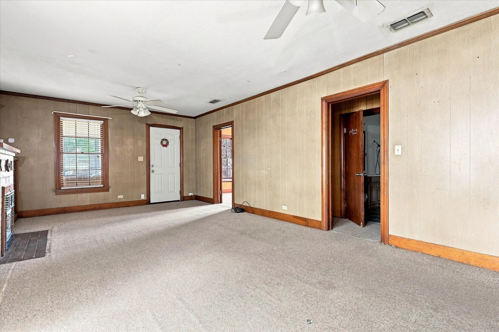Single Family Residence For Sale in Van Zandt County , 220 S 2nd Street, Wills Point, Texas 75169, 3 Bedroom, 3 Bathroom, Garage spaces, 2,172 Sqft, built in 1957, mls#21365207, Real Estate Agent in Wills Point, Homes For Sale in Van Zandt county, Homes For Sale in Wills Point, Realtor in Wills Point Texas, Real Estate Brokerage Independent Realty Texas, Luminita Cordes Realtor