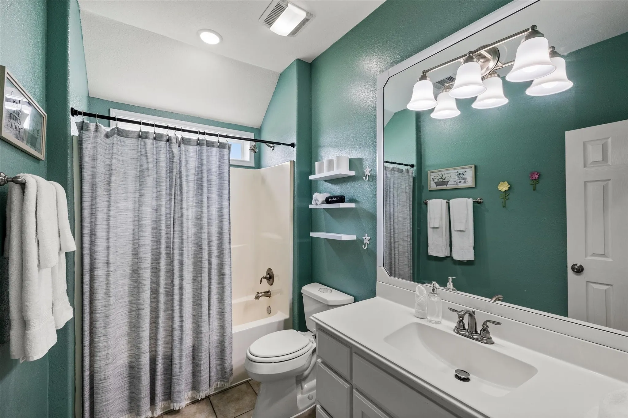 Bathroom between Bedroom 2 and Bunk Room - towels, shampoo, soaps provided