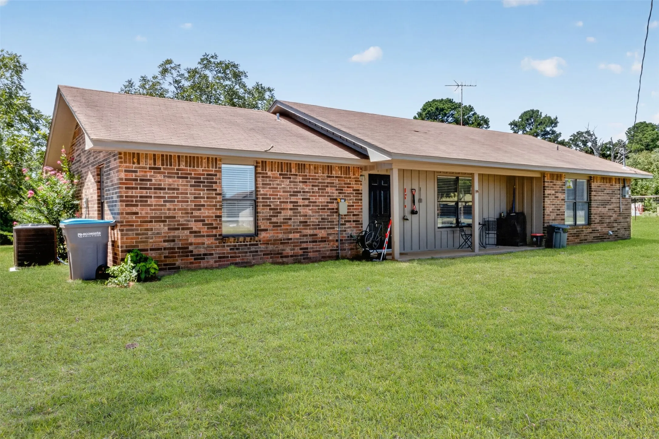 Single Family Residence For Sale in Upshur County , 6834 Fm 1795, Gilmer, Texas 75644, 3 Bedroom, 2 Bathroom, 2 Garage spaces, 1,714 Sqft, built in 1993, Price $269,900, mls#21364941, Real Estate Agent in Gilmer, Homes For Sale in Upshur county, Homes For Sale in Gilmer, Realtor in Gilmer Texas, Real Estate Brokerage Independent Realty Texas, Luminita Cordes Realtor